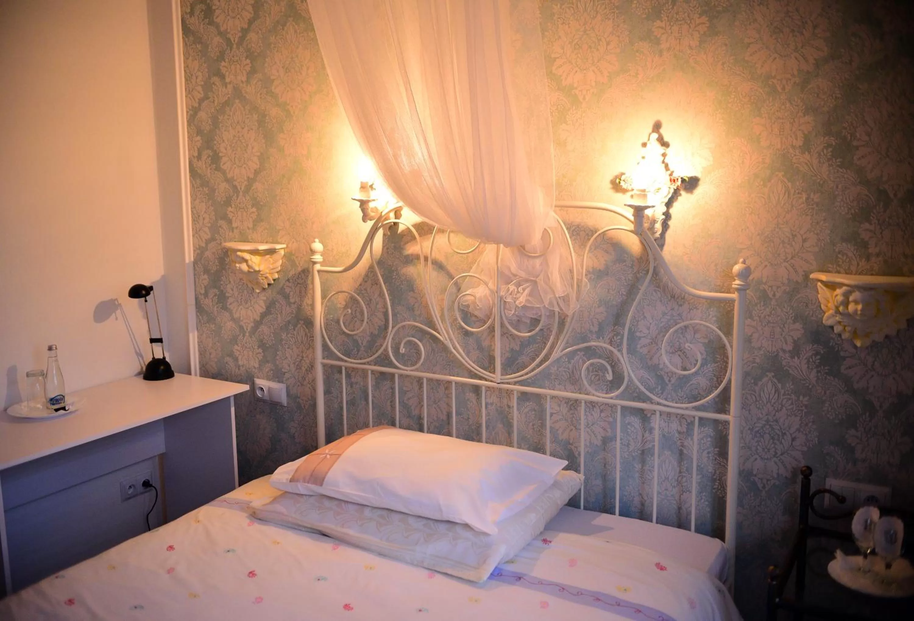 Photo of the whole room, Bed in Hotel Villa Hubertus Kutno