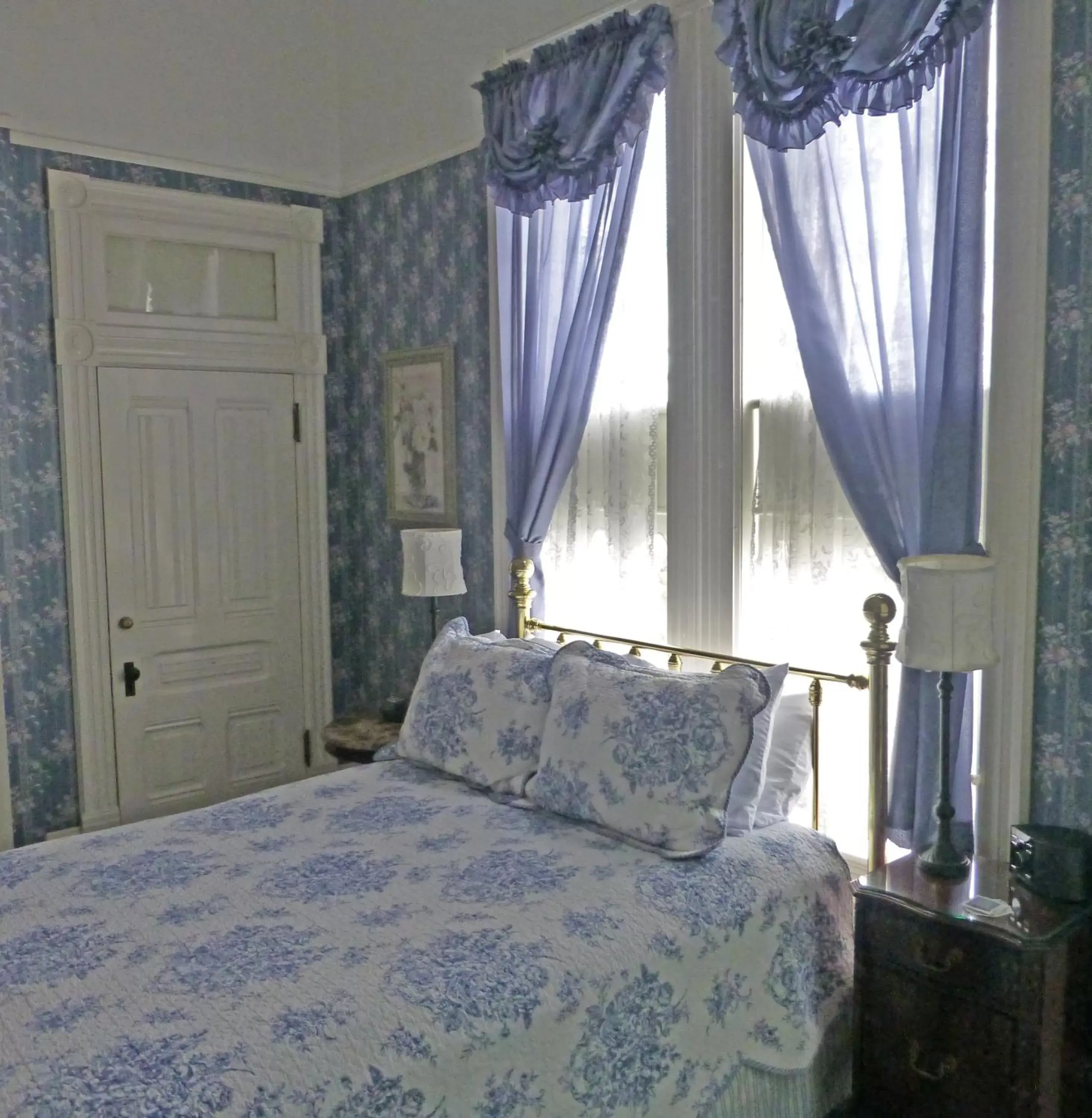 Decorative detail, Bed in Victorian Inn