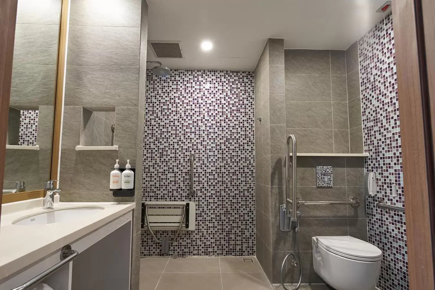 Shower, Bathroom in Holiday Inn & Suites Saigon Airport, an IHG Hotel