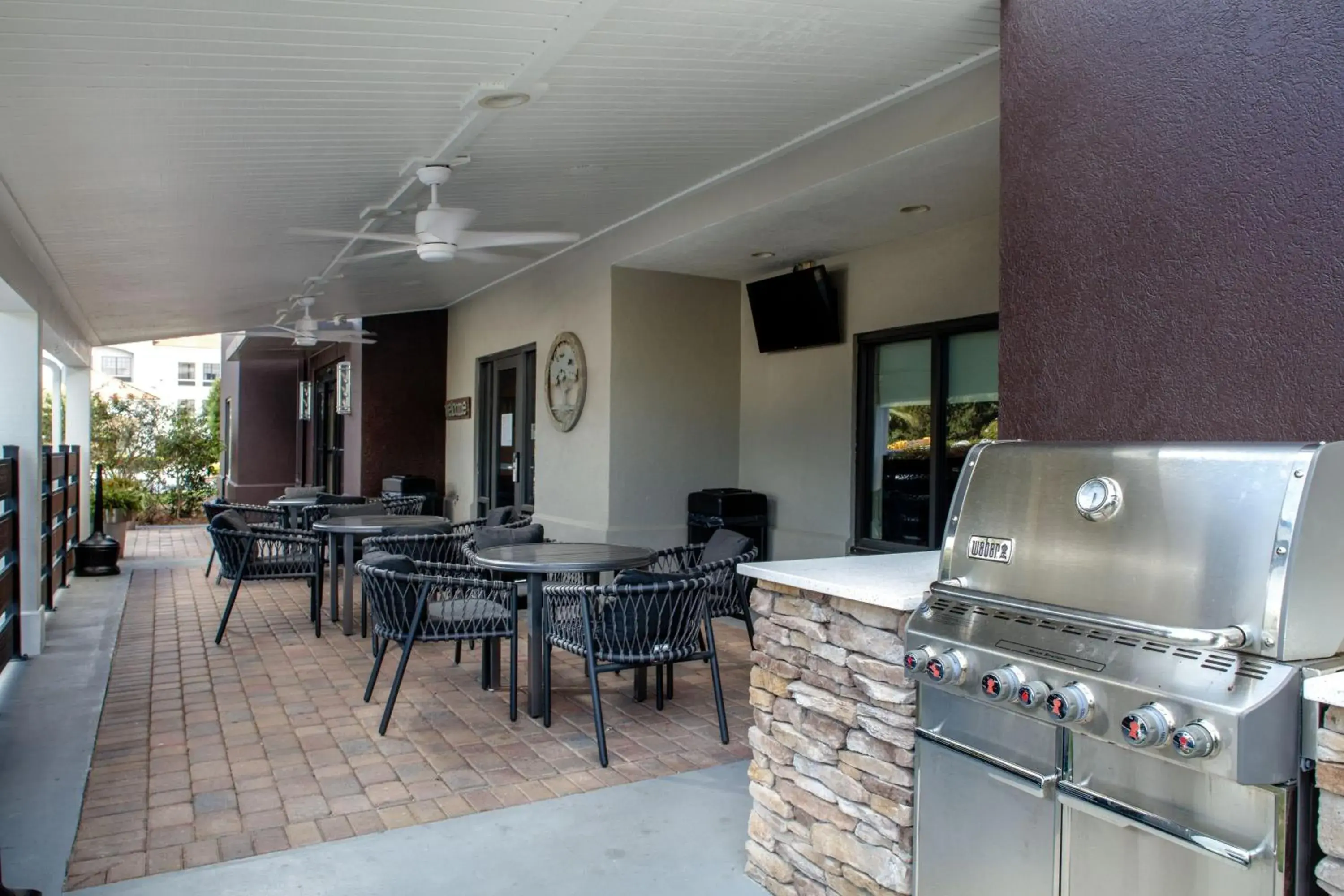 Restaurant/places to eat in TownePlace Suites by Marriott Savannah Airport