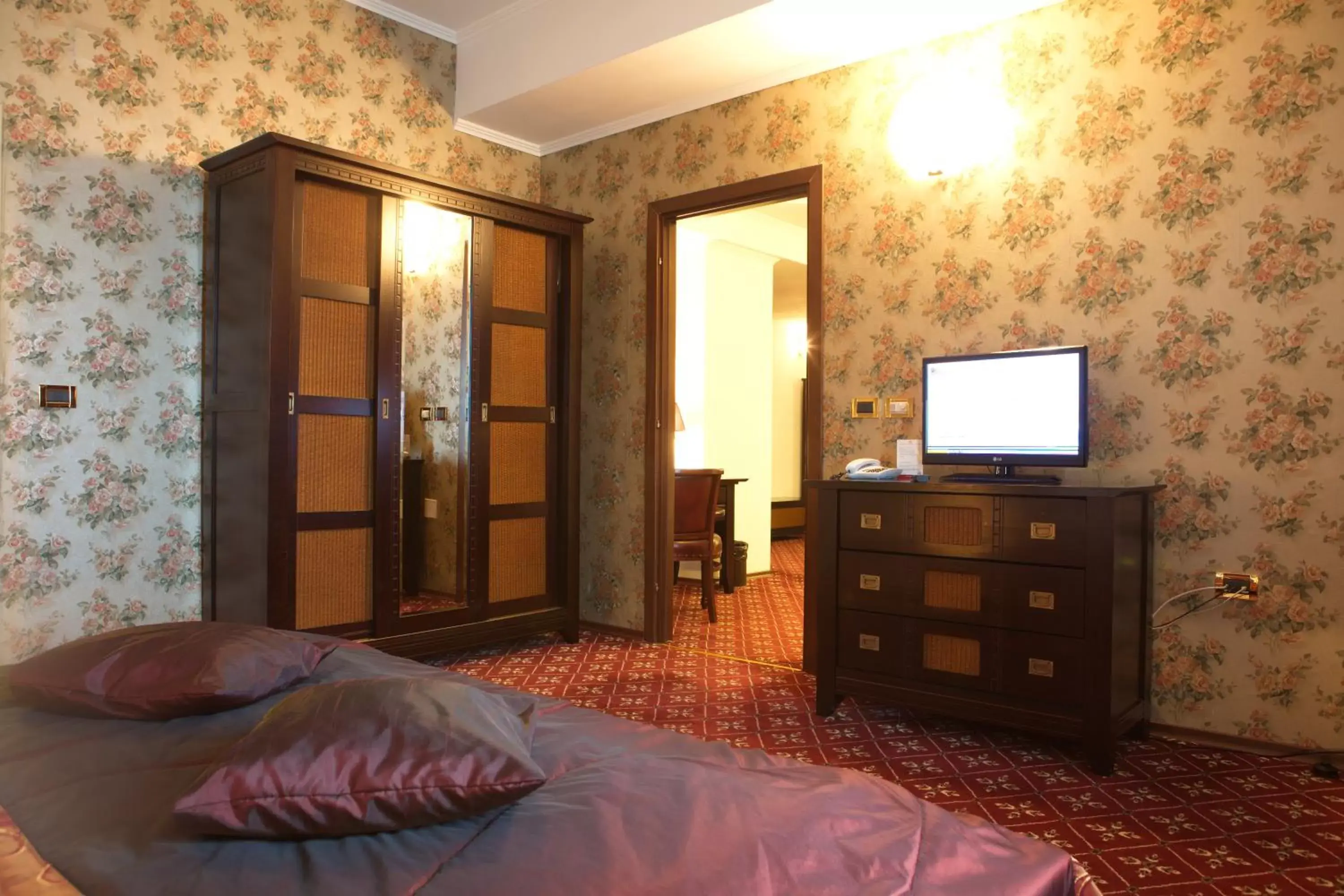 Bedroom, Bed in Phoenicia Grand Hotel