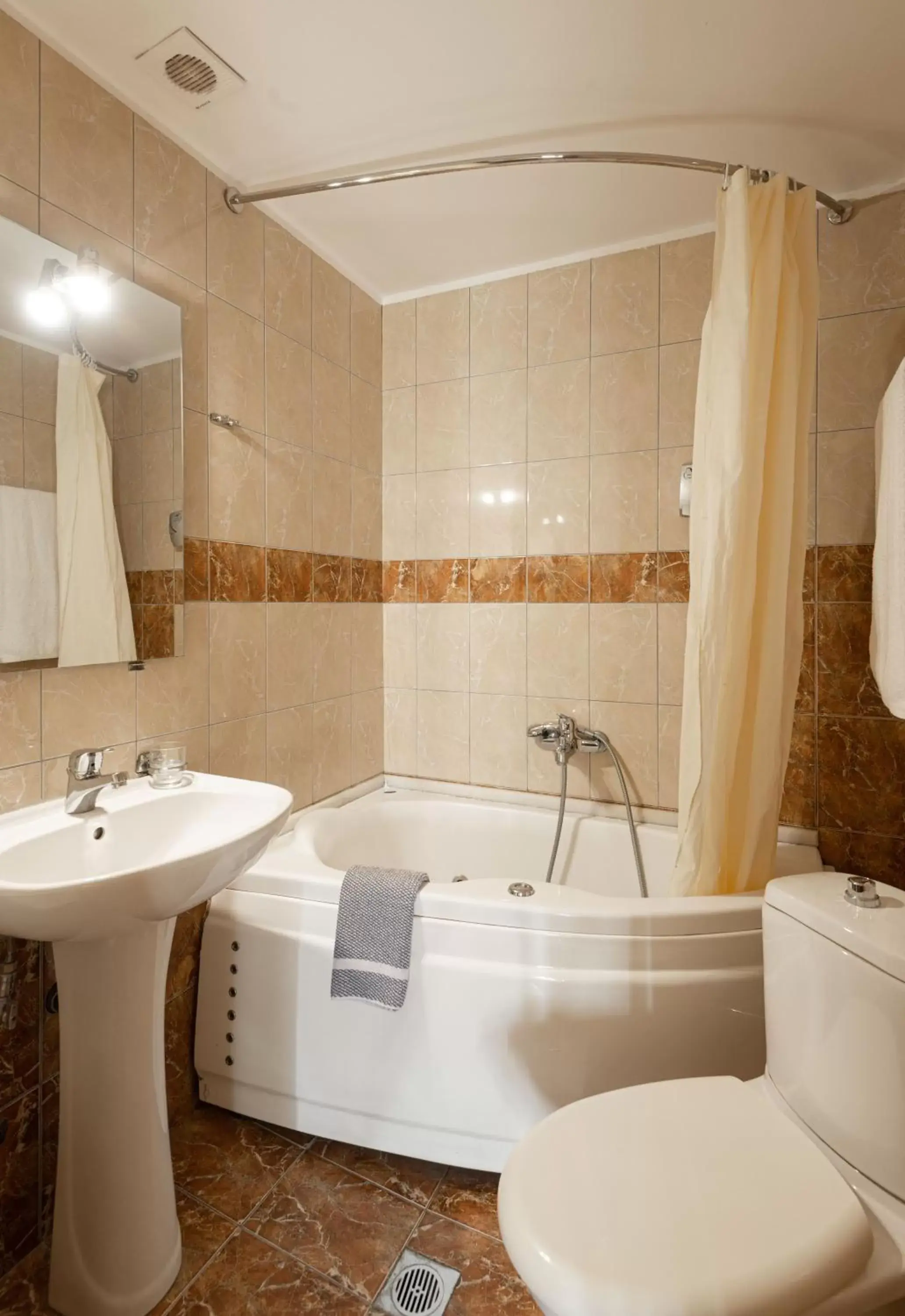 Bathroom in Dimosthenis