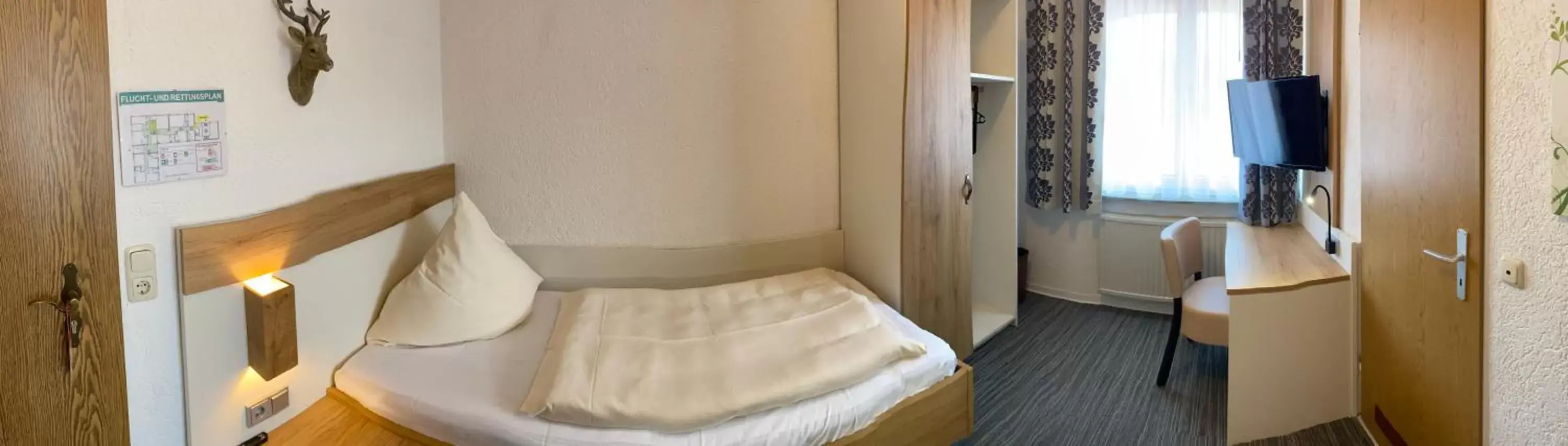 Bedroom, Bed in Hotel Berghof Wasserkuppe & Gästehaus Fuldaquelle Bedroom, Bed in Hotel Berghof Wasserkuppe & Gästehaus Fuldaquelle