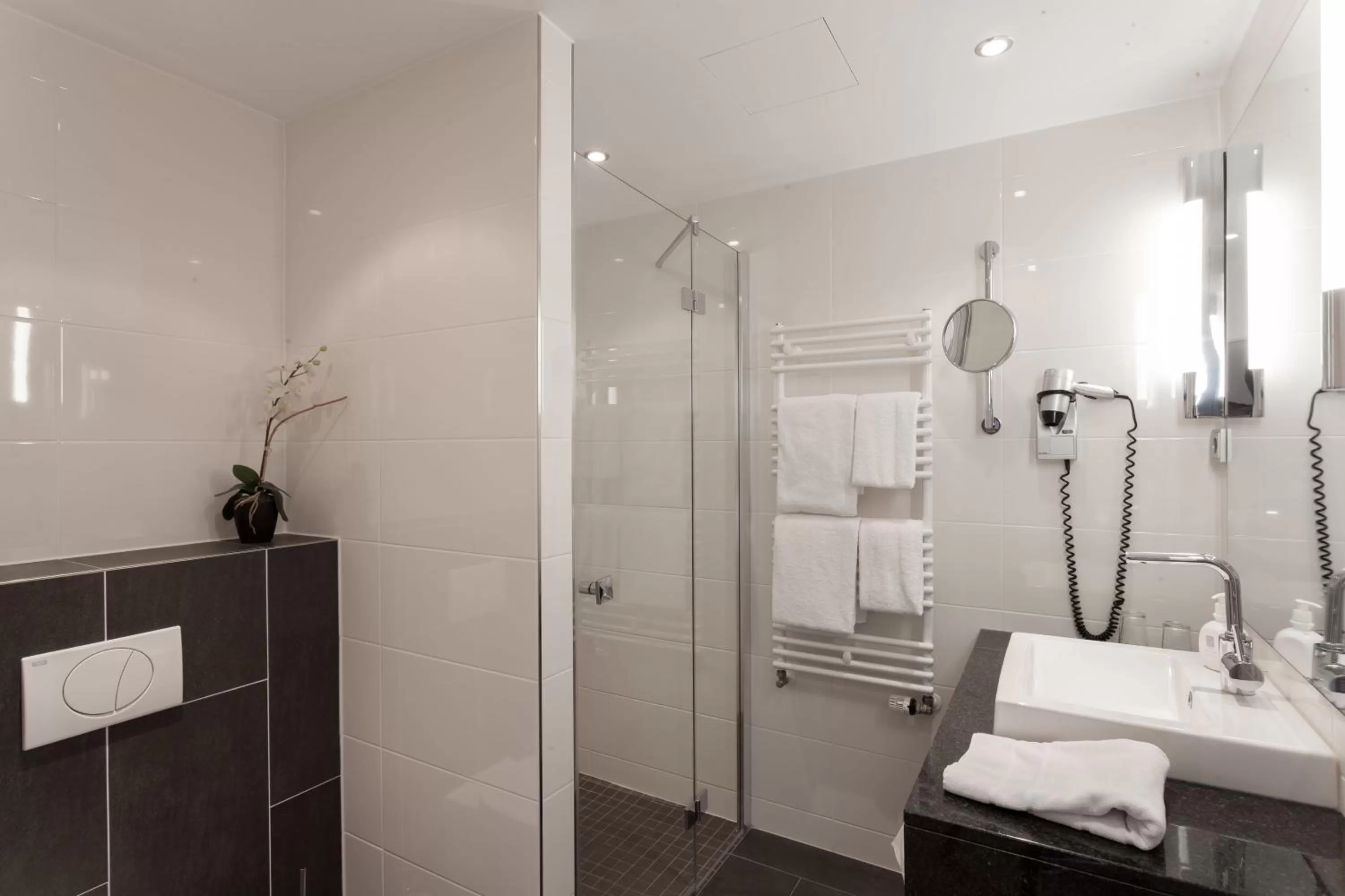 Bathroom in Hotel am See