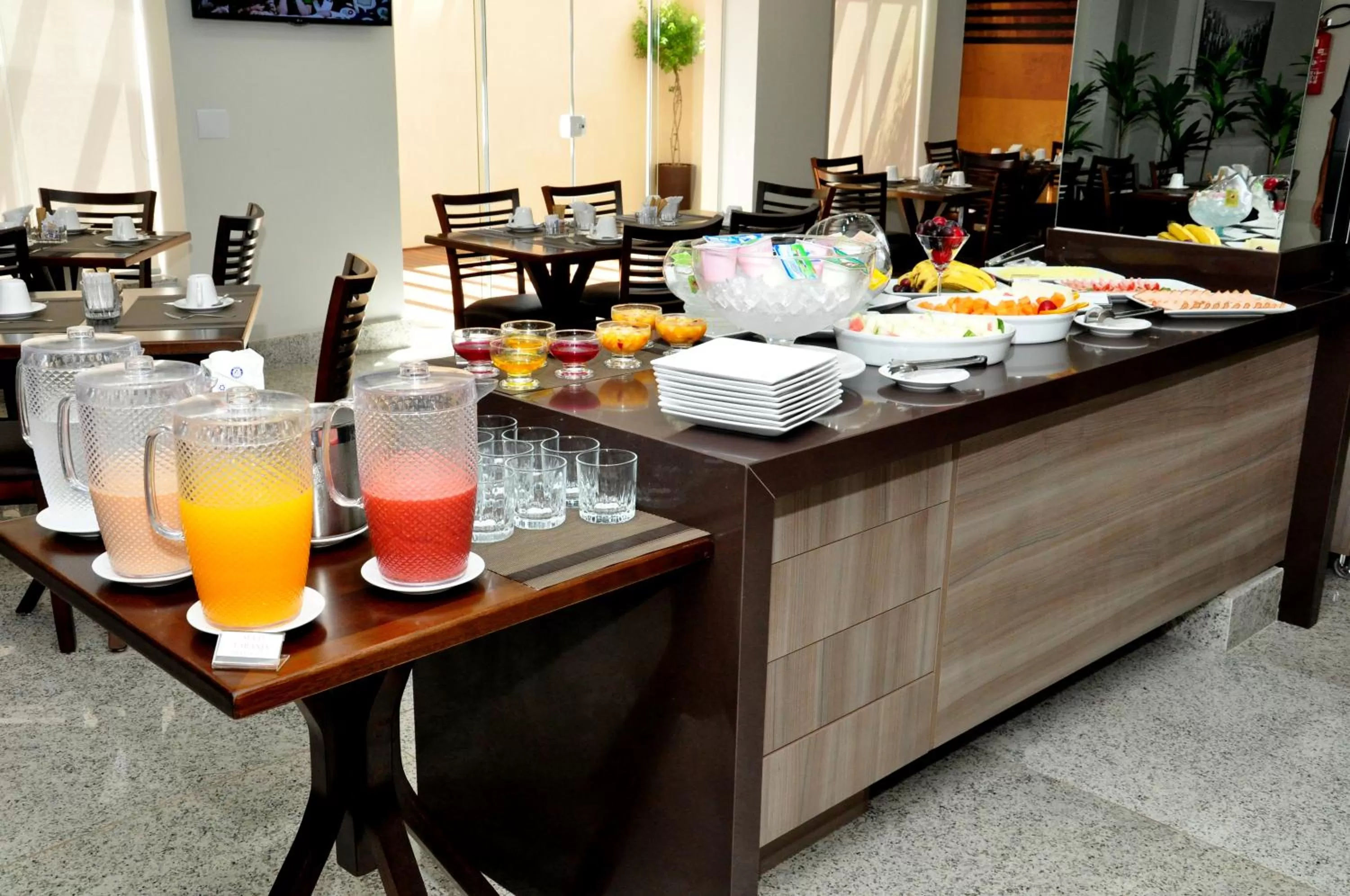 Restaurant/places to eat in Hotel Mohave