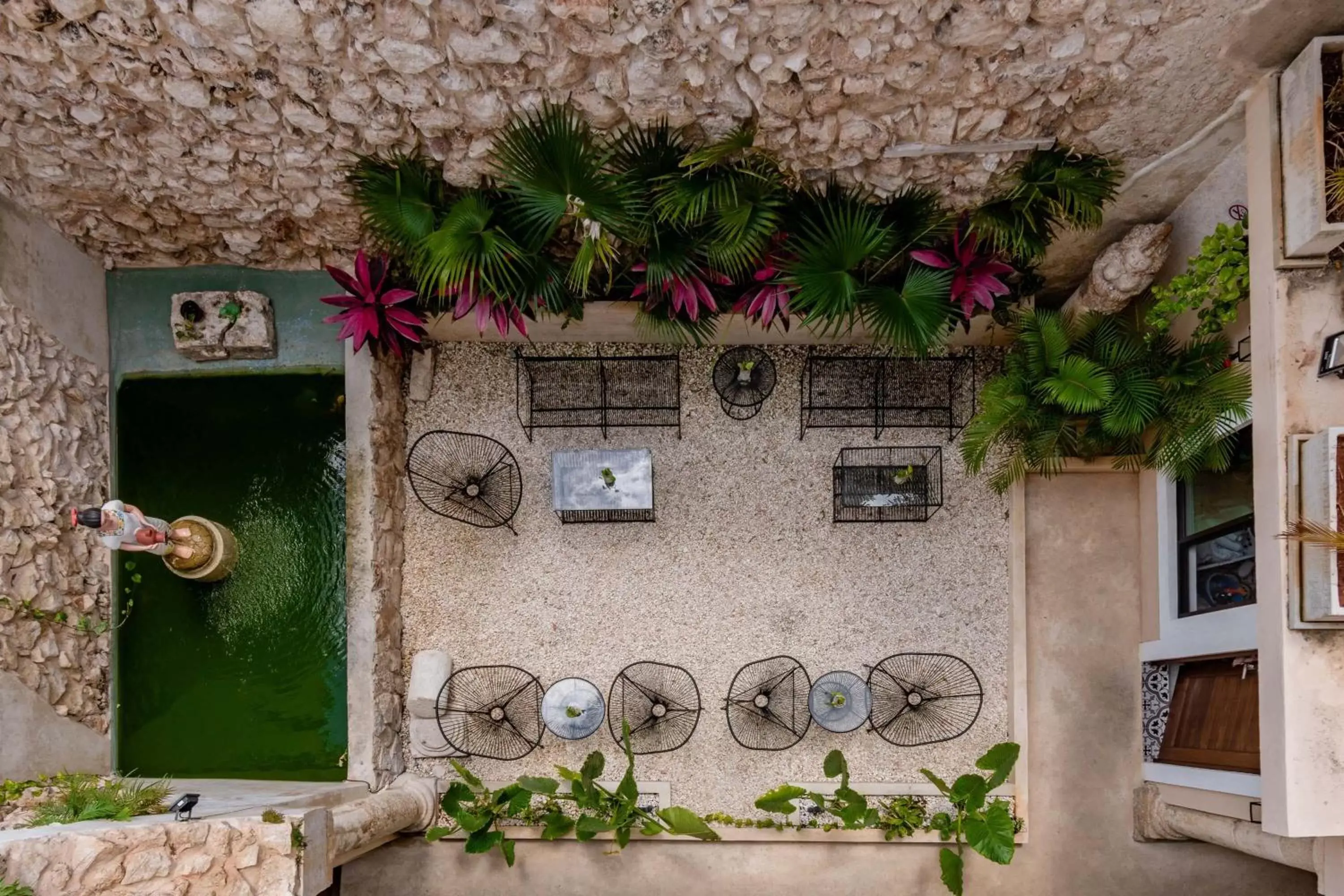 Patio in Hotel Colonial Zaci by GuruHotel