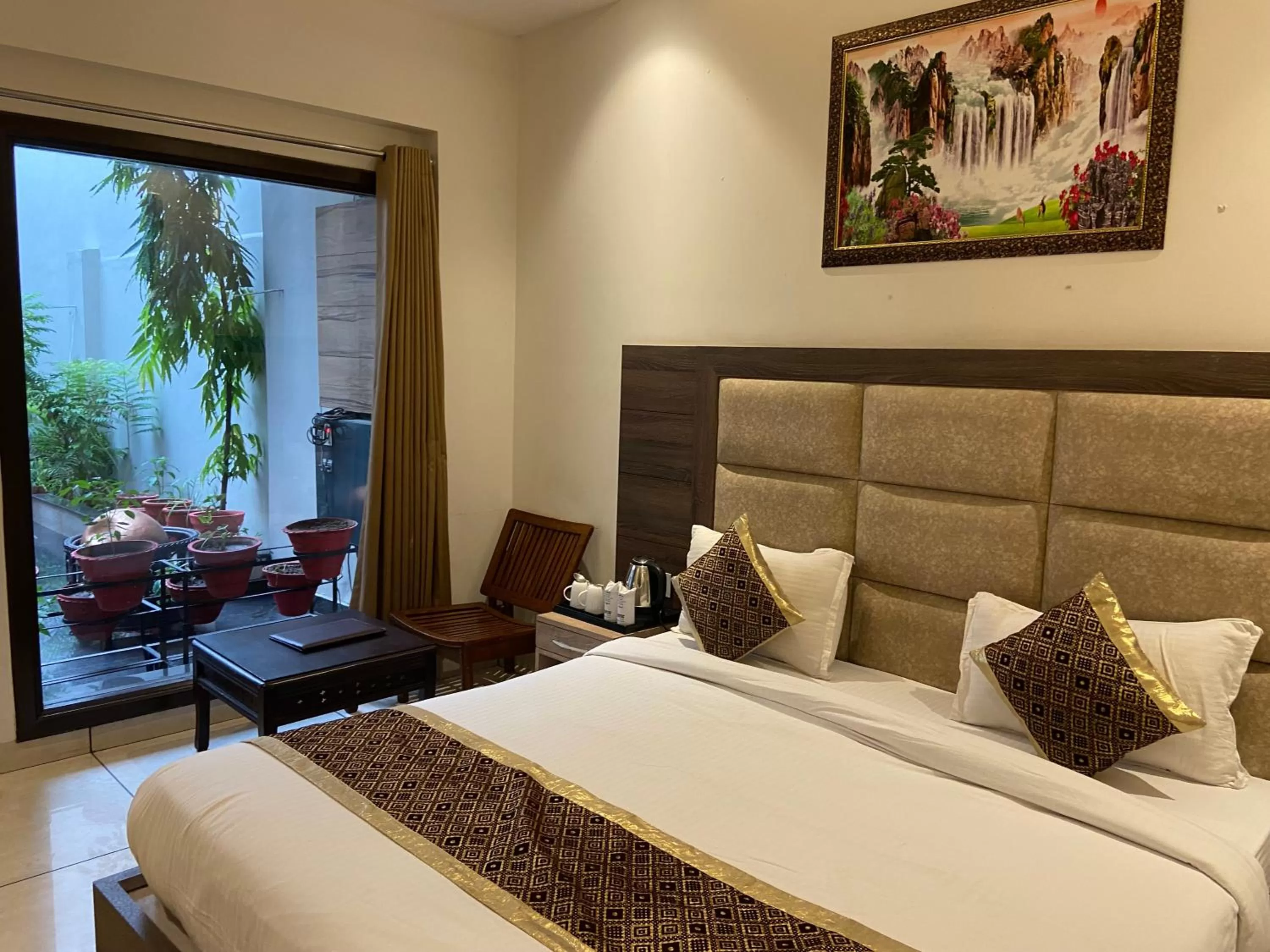 Bedroom, Bed in Hotel Exotic - 5 min walk from Golden Temple