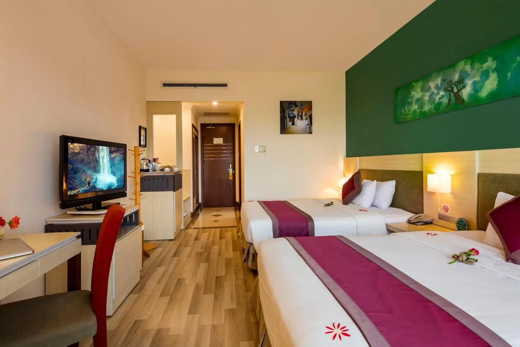 Bedroom, TV/Entertainment Center in Sai Gon Quang Binh Hotel