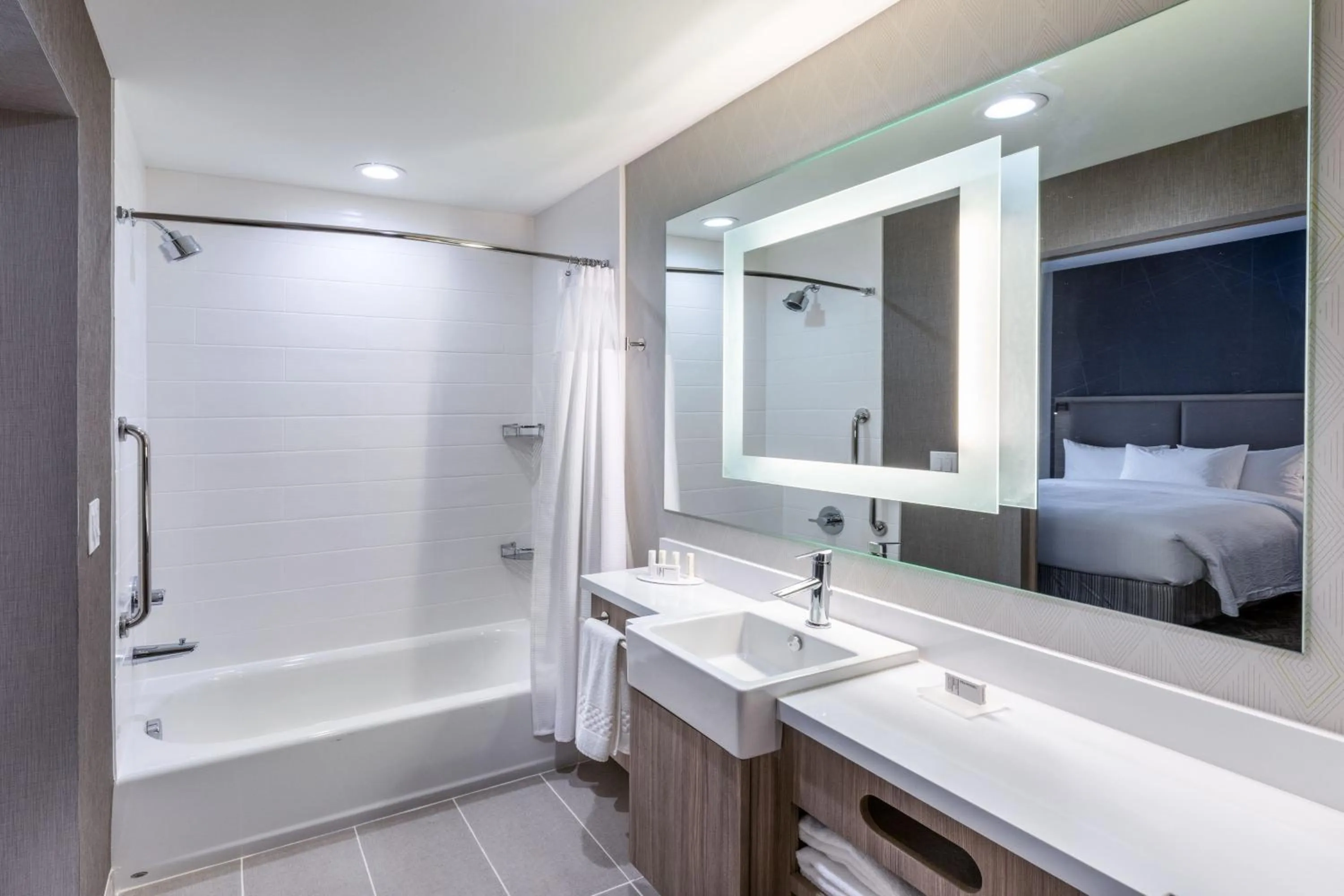 Bathroom, Bed in SpringHill Suites by Marriott Austin West/Lakeway