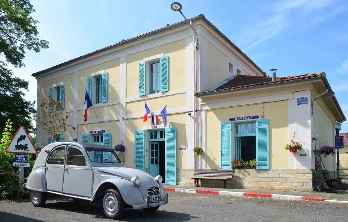 Facade/Entrance in Avenue de la Gare