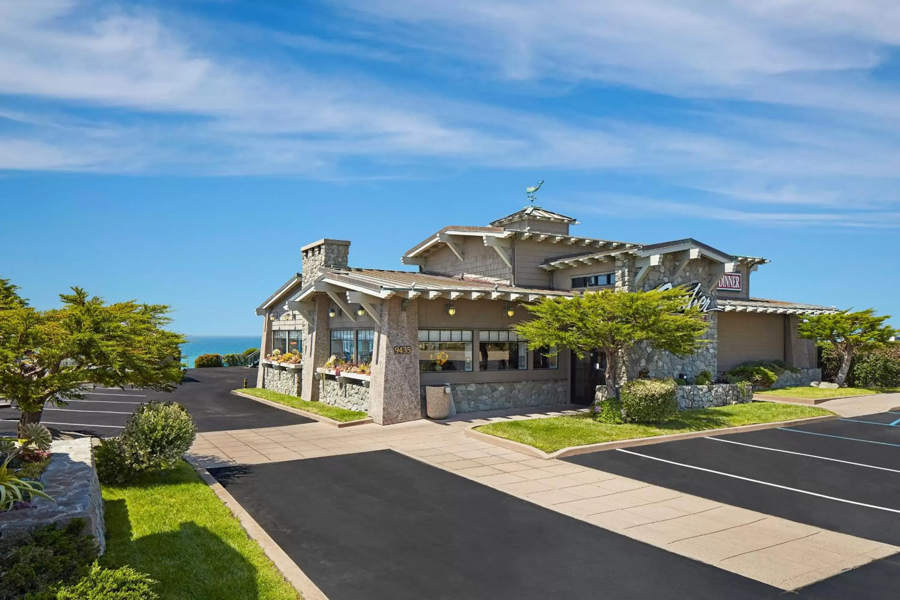 Restaurant/places to eat in Cavalier Oceanfront Resort Restaurant/places to eat in Cavalier Oceanfront Resort