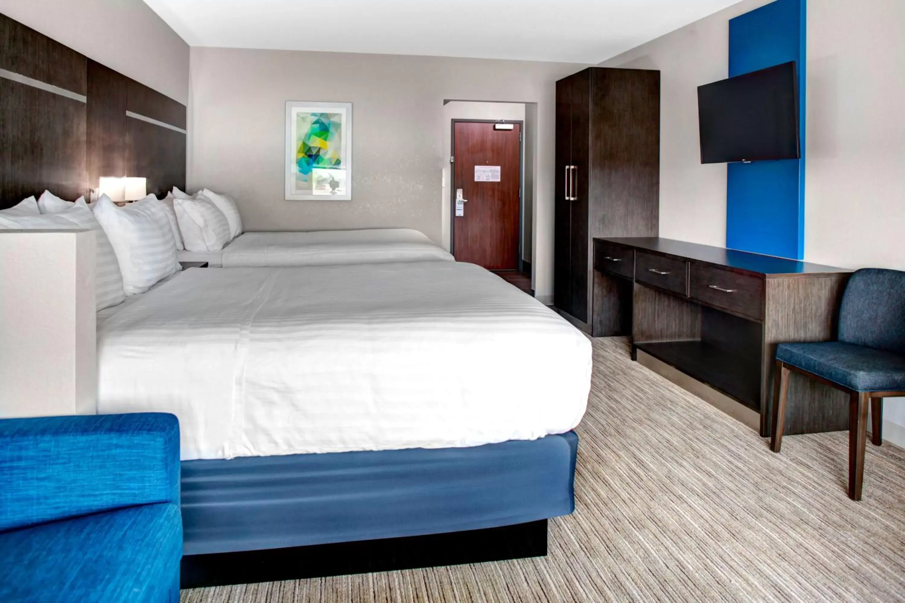 Photo of the whole room, Bed in Holiday Inn Express & Suites Coldwater, an IHG Hotel
