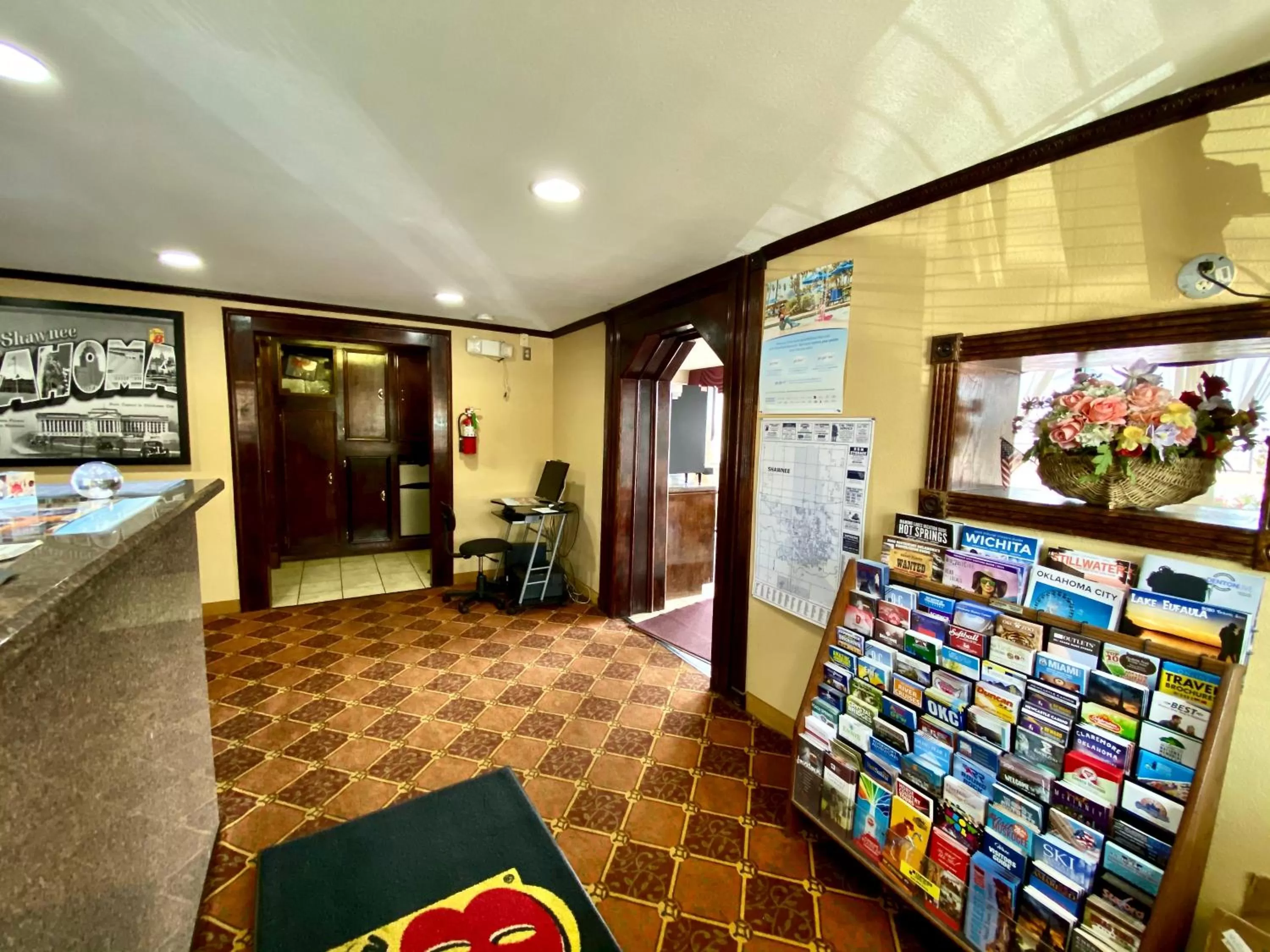 Lobby or reception in Super 8 by Wyndham Shawnee