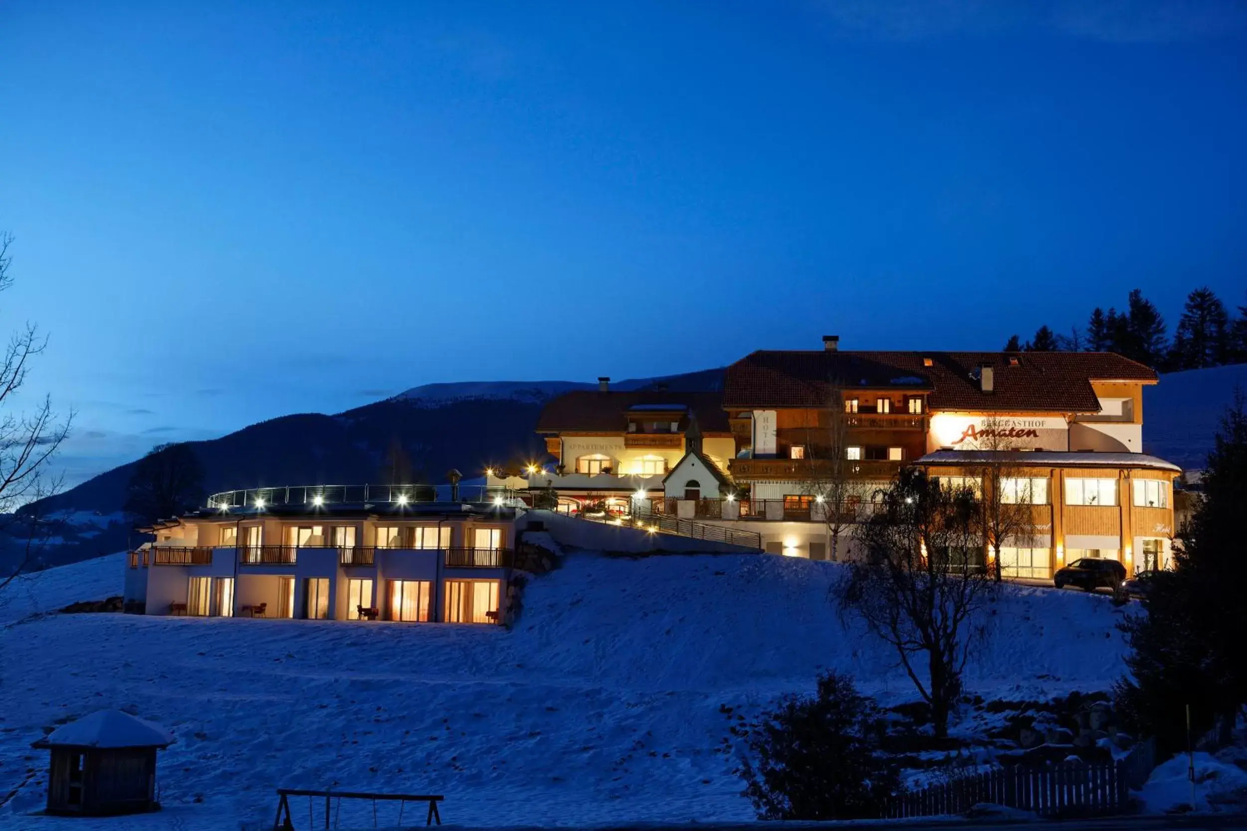 Facade/entrance, Winter in Hotel Amaten