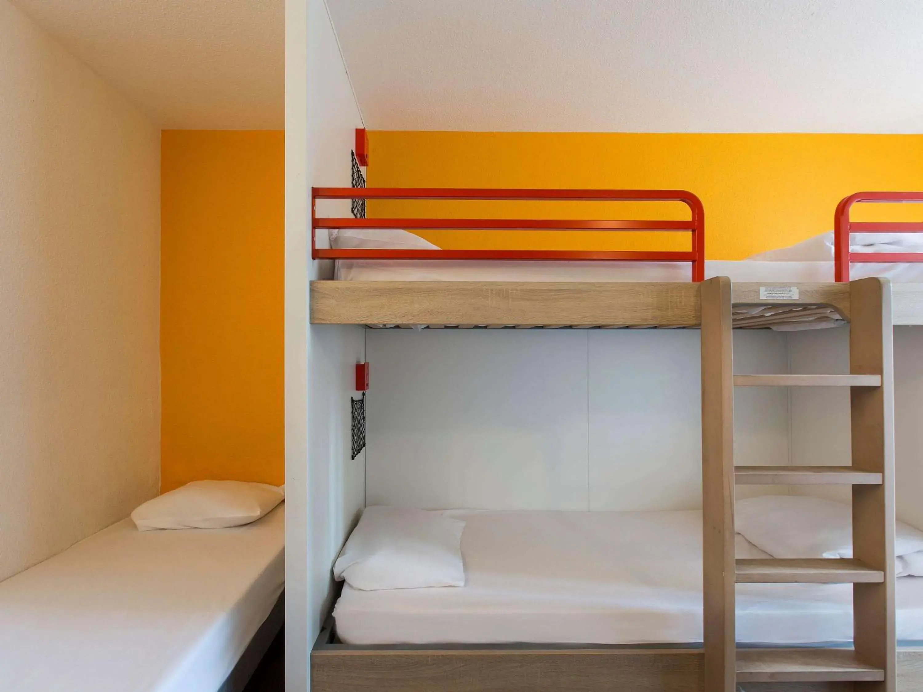 Photo of the whole room, Bunk Bed in hotelF1 Cergy