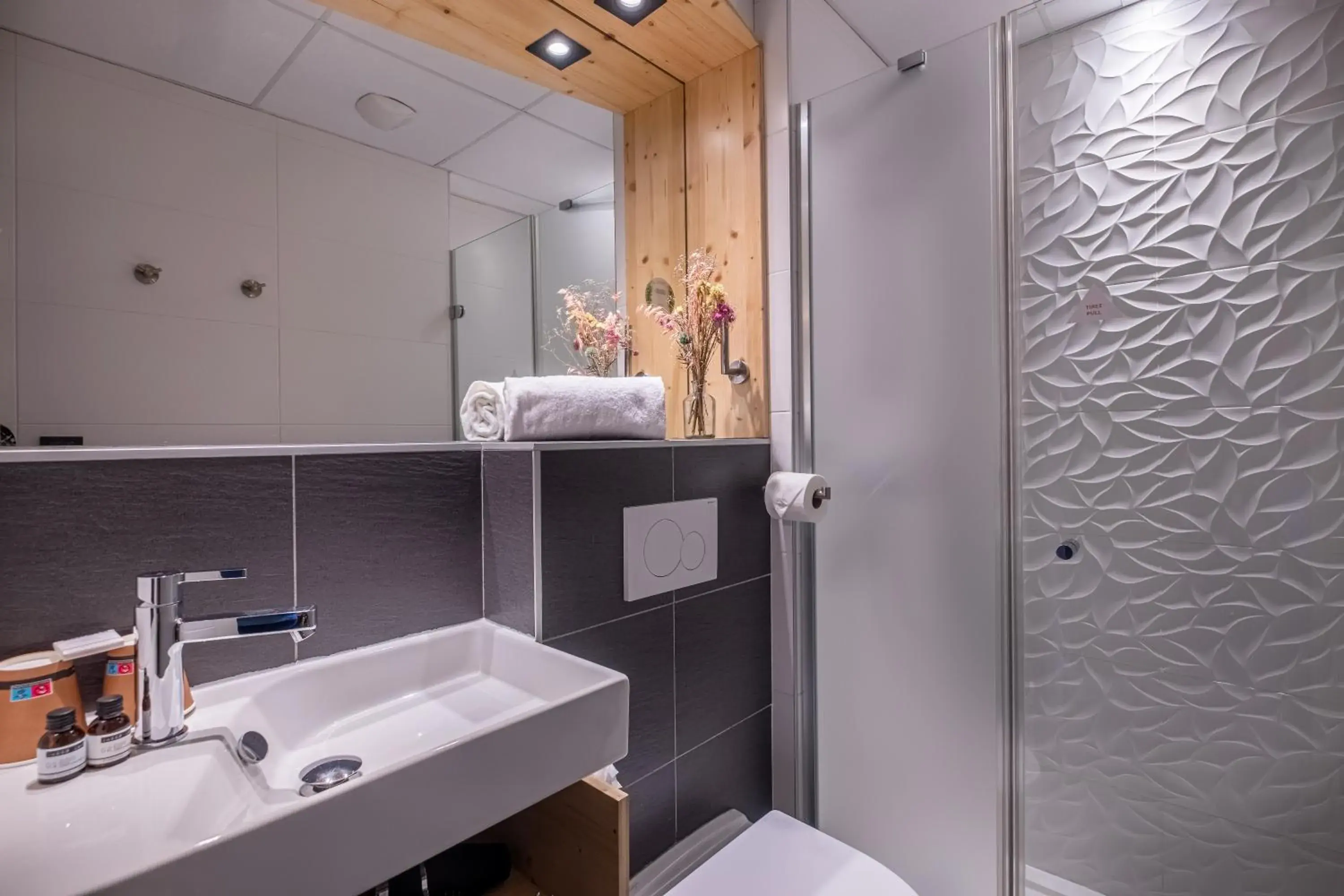 Shower, Bathroom in Urban Bivouac Hotel