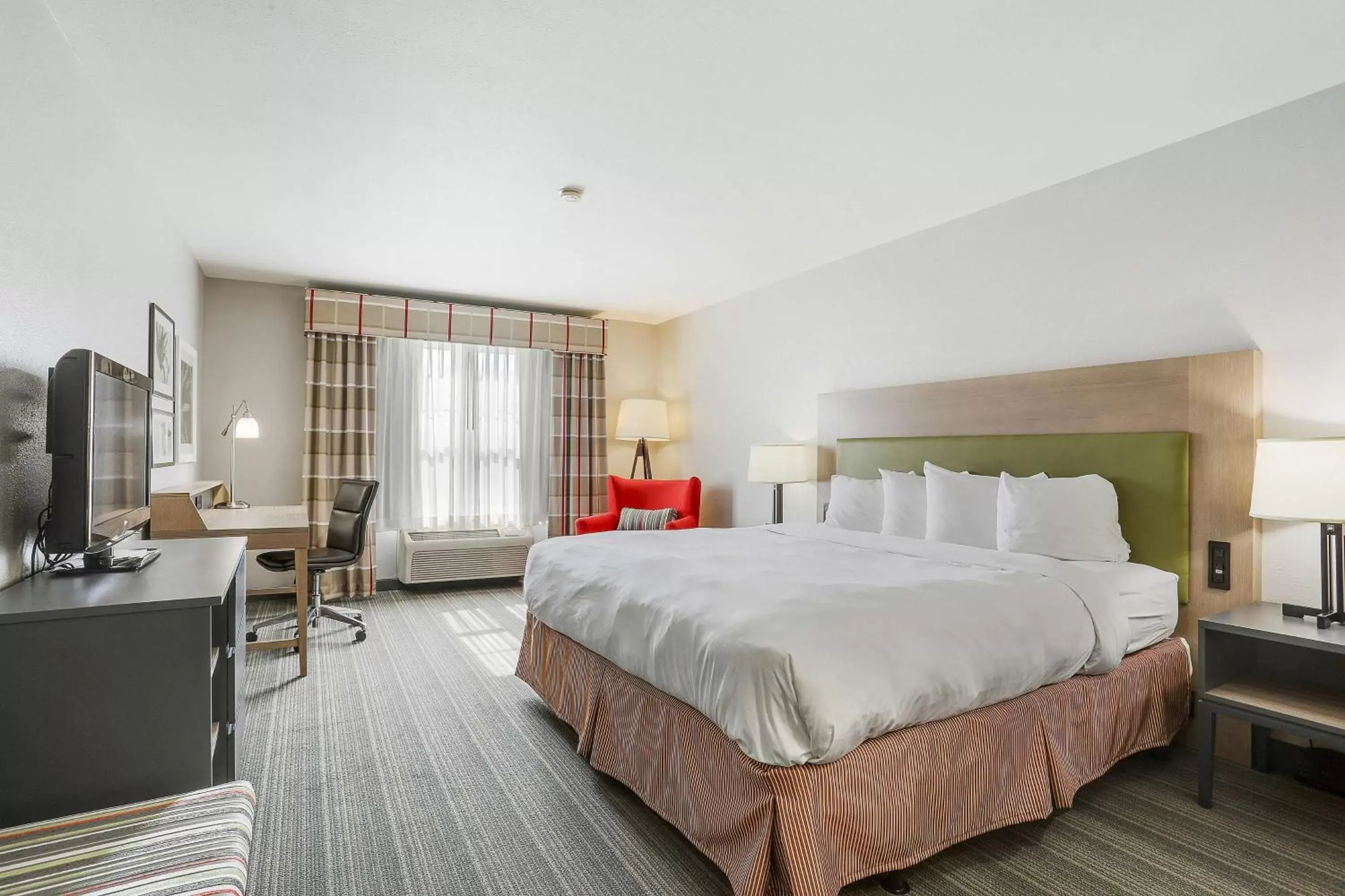 Photo of the whole room, Bed in Country Inn & Suites by Radisson, Green Bay, WI