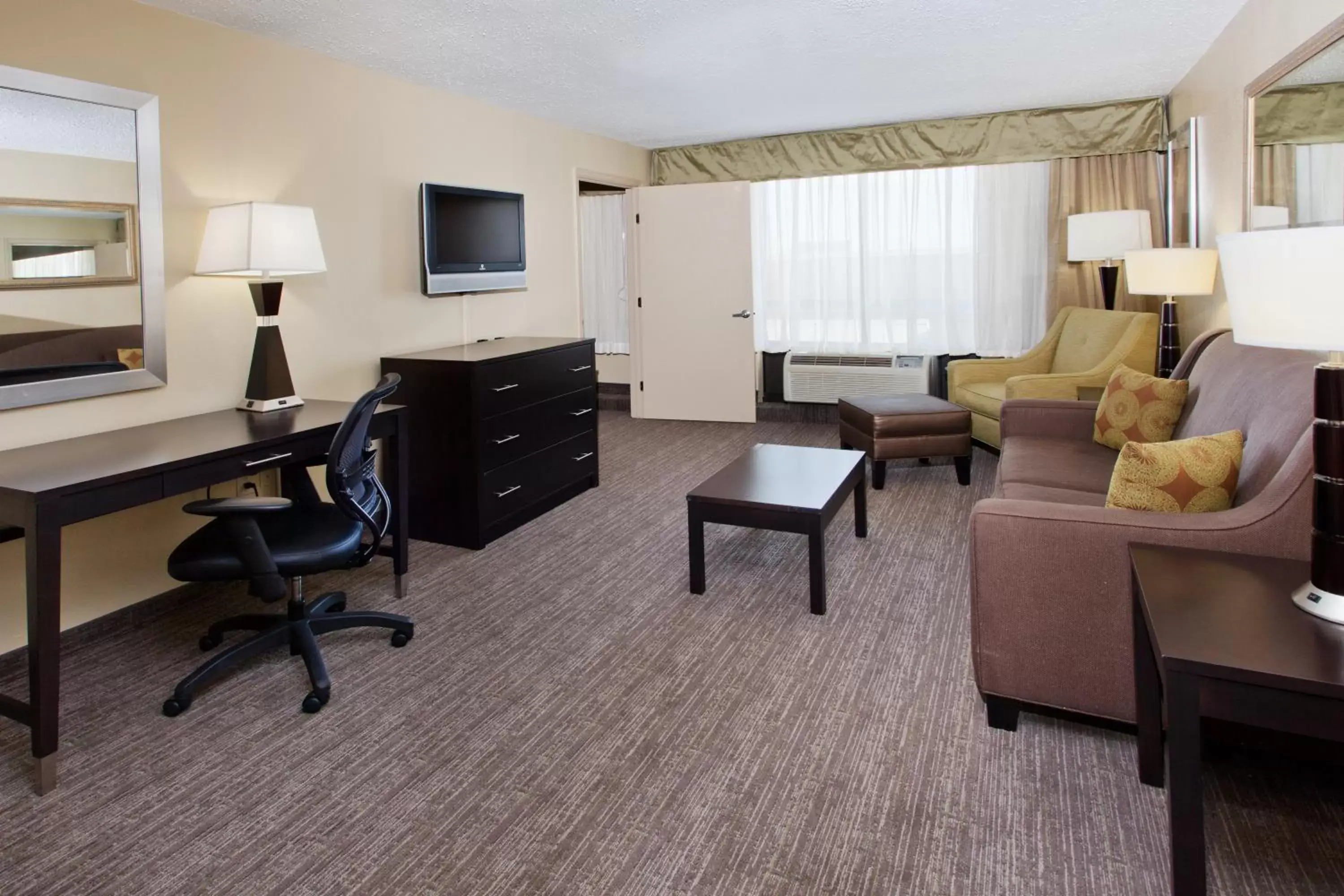 Photo of the whole room, Seating Area in Holiday Inn Shreveport Downtown, an IHG Hotel