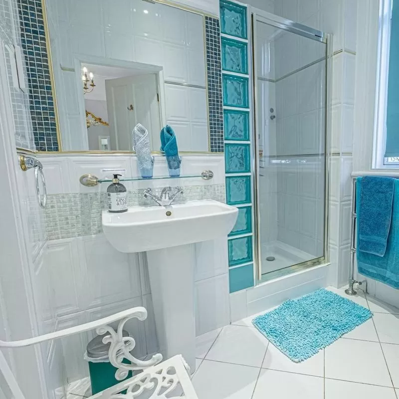 Bathroom in Dawson Place, Juliette's Bed and Breakfast