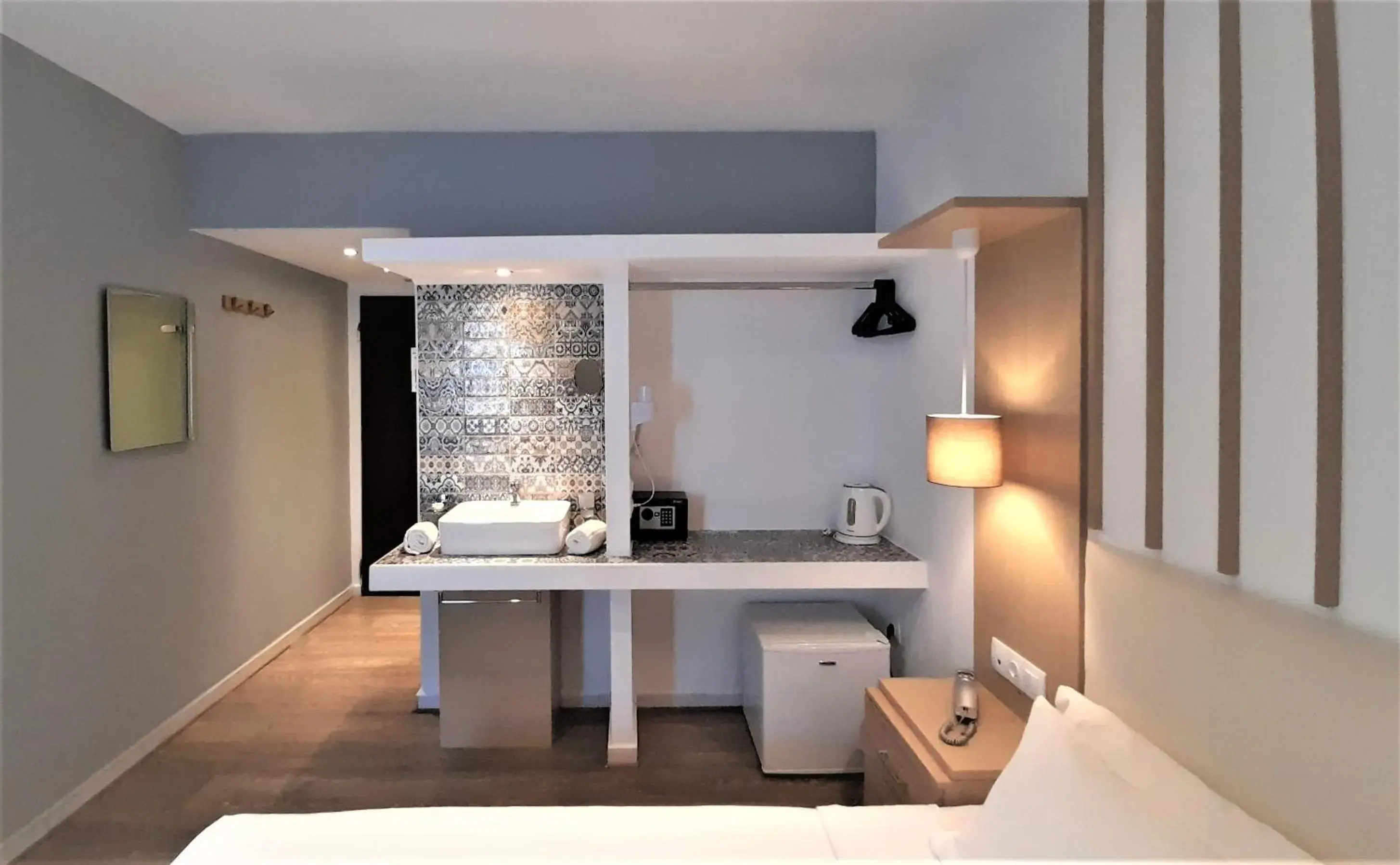 Bedroom, Bathroom in Elite Hotel