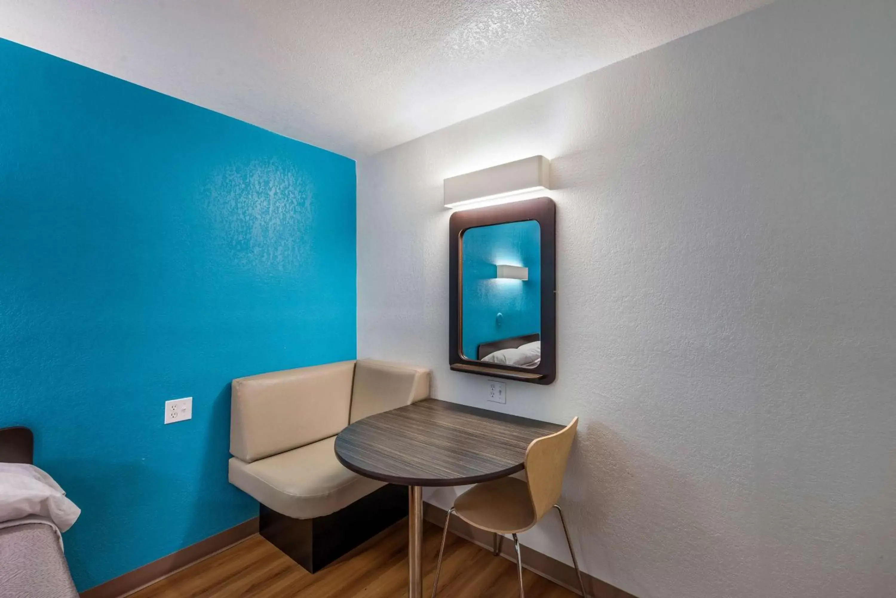 Seating area, TV/Entertainment Center in Motel 6-Irving, TX - Irving DFW Airport East