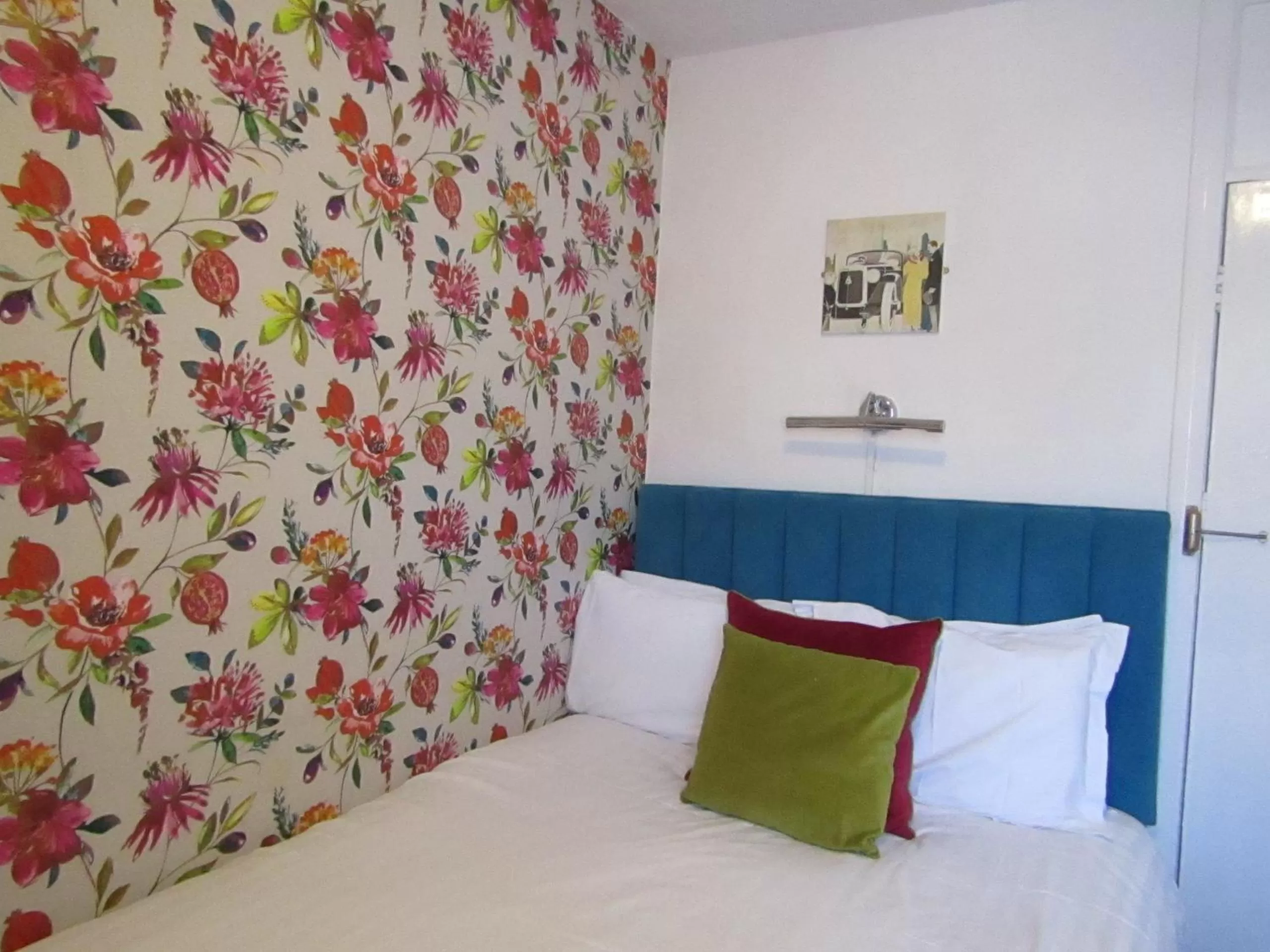 Bedroom, Bed in The Scala Hotel