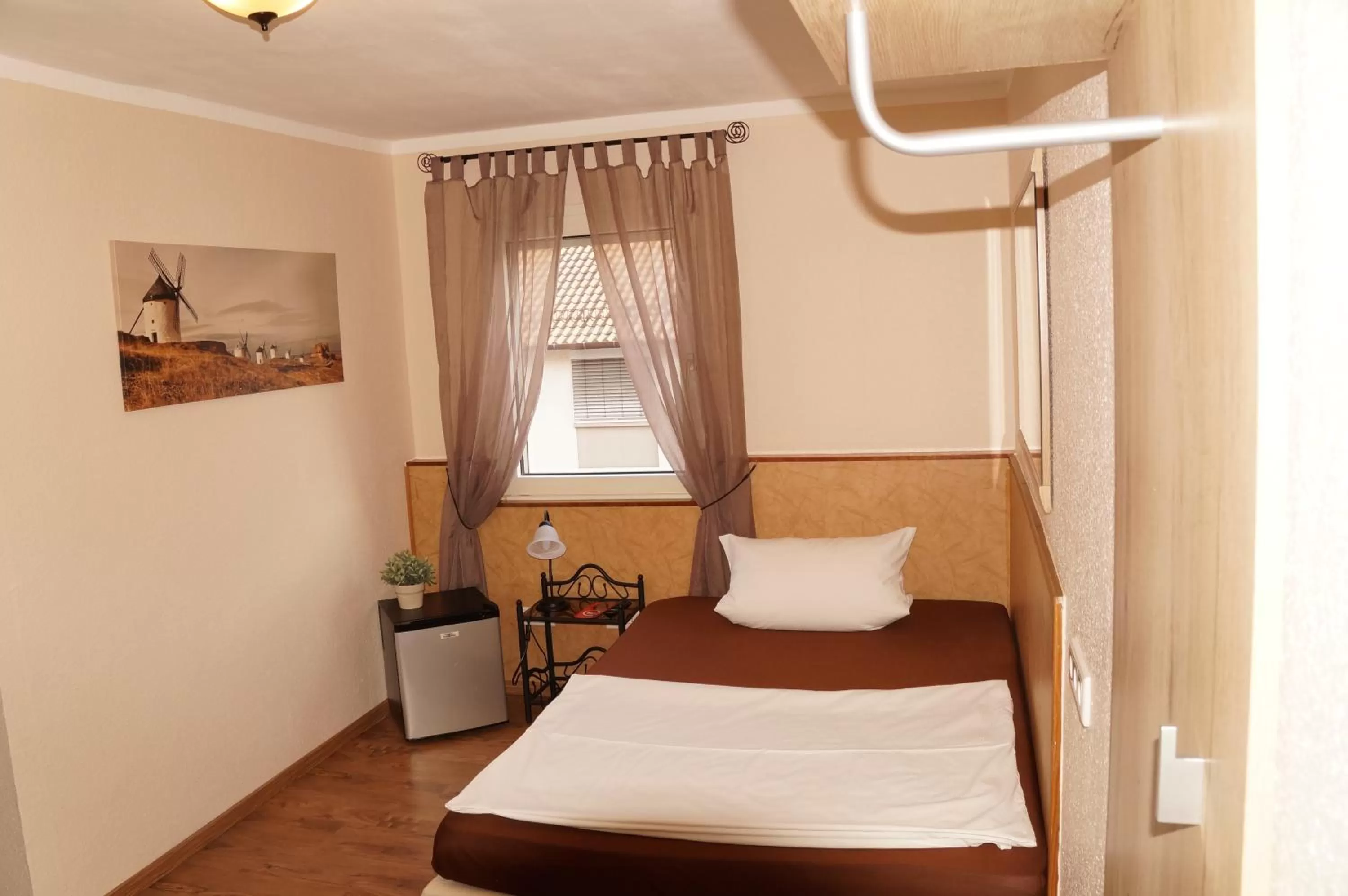 Photo of the whole room, Bed in Hotel Boos