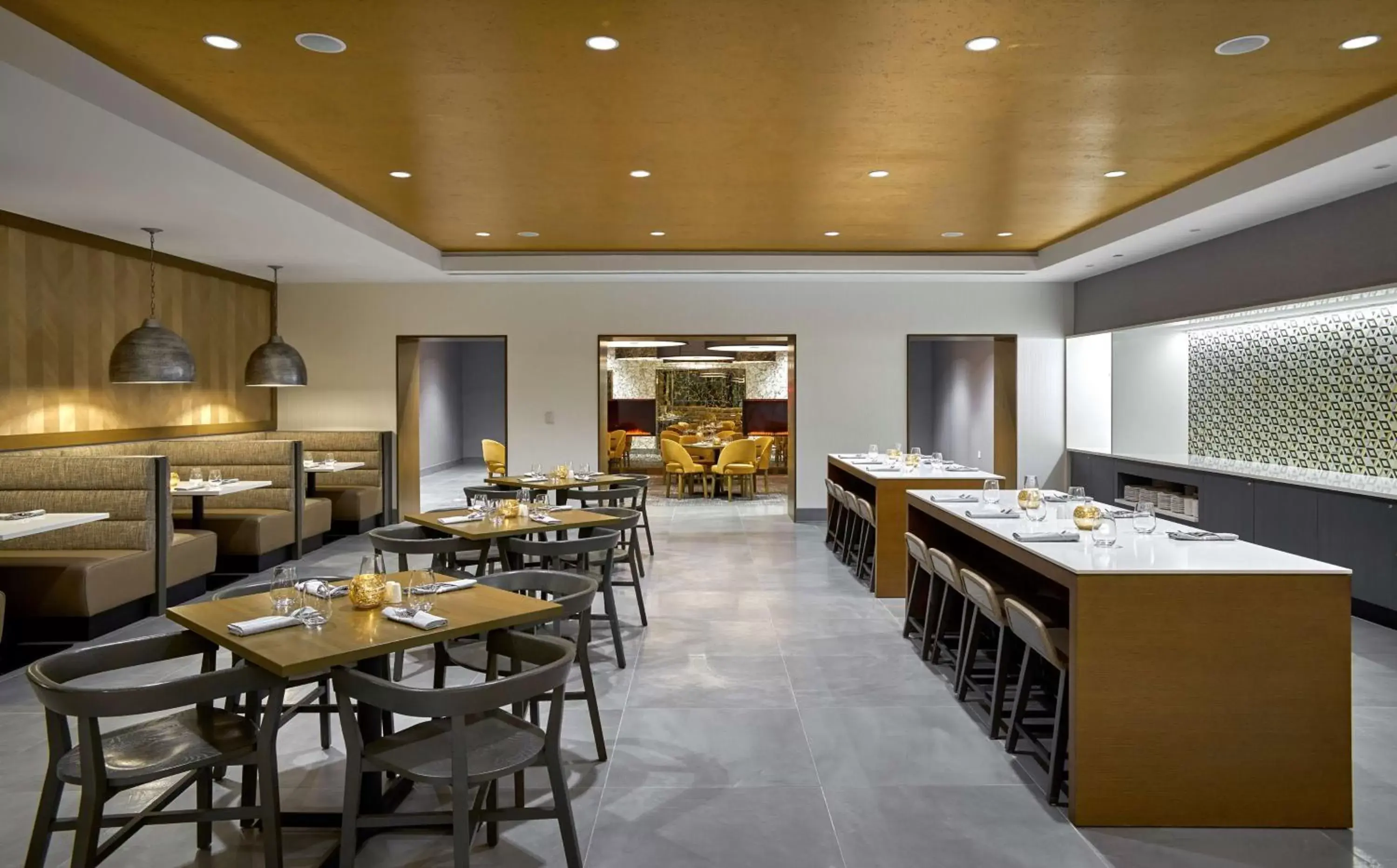 Restaurant/places to eat in Hilton Des Moines Downtown Restaurant/places to eat in Hilton Des Moines Downtown