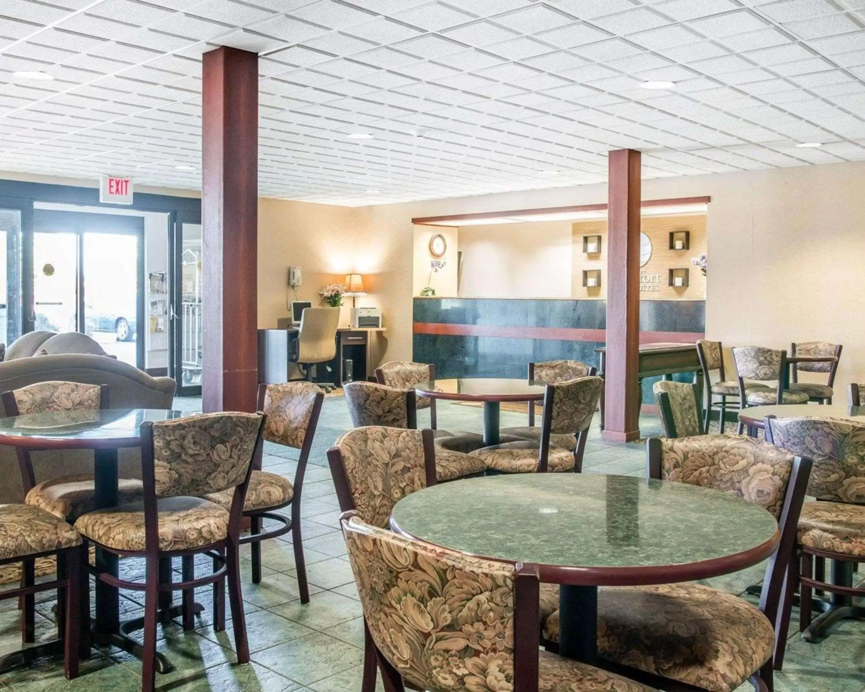 Restaurant/Places to Eat in Comfort Inn & Suites Maumee - Toledo - I80-90