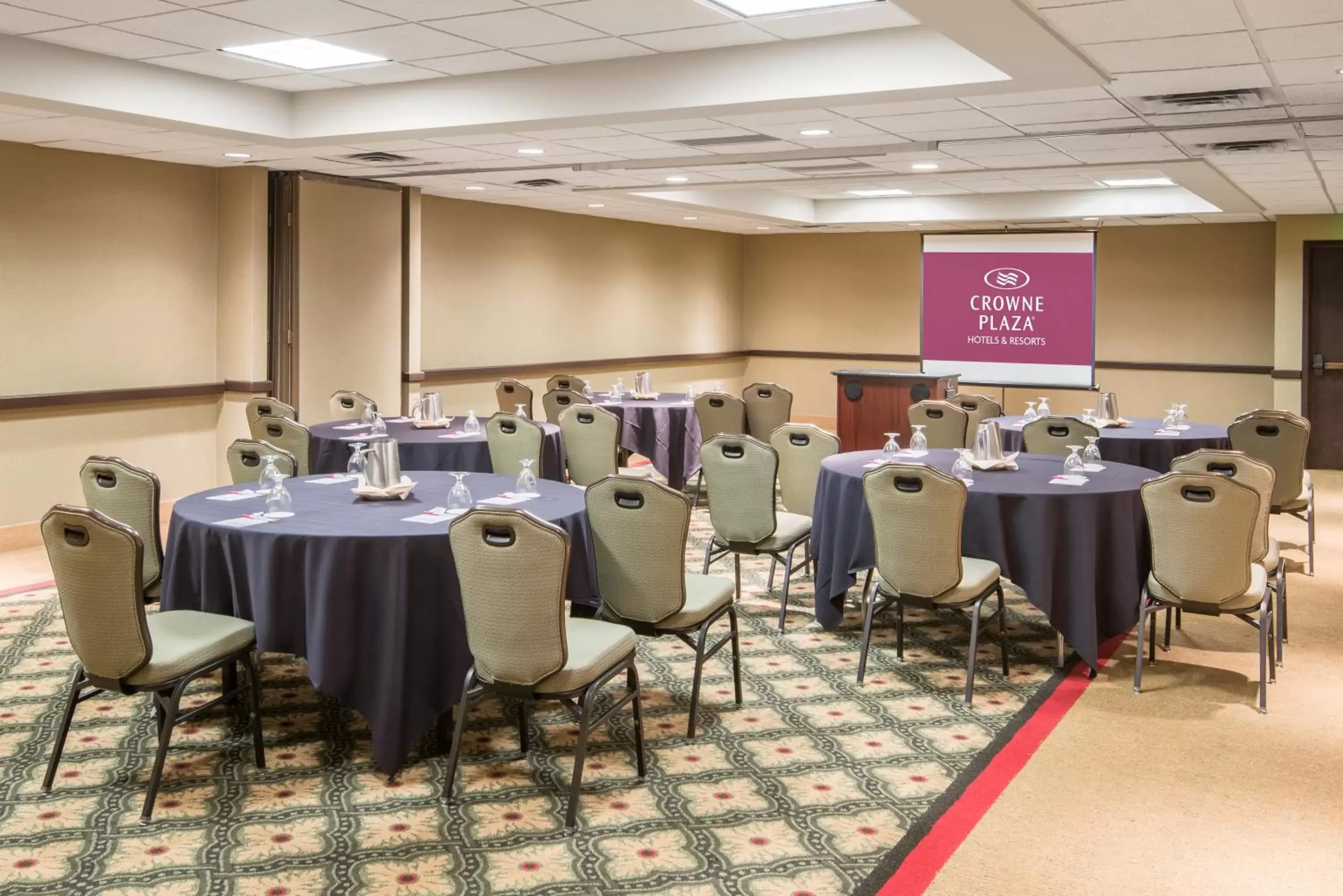 Meeting/conference room in Crowne Plaza Indianapolis-Airport, an IHG Hotel