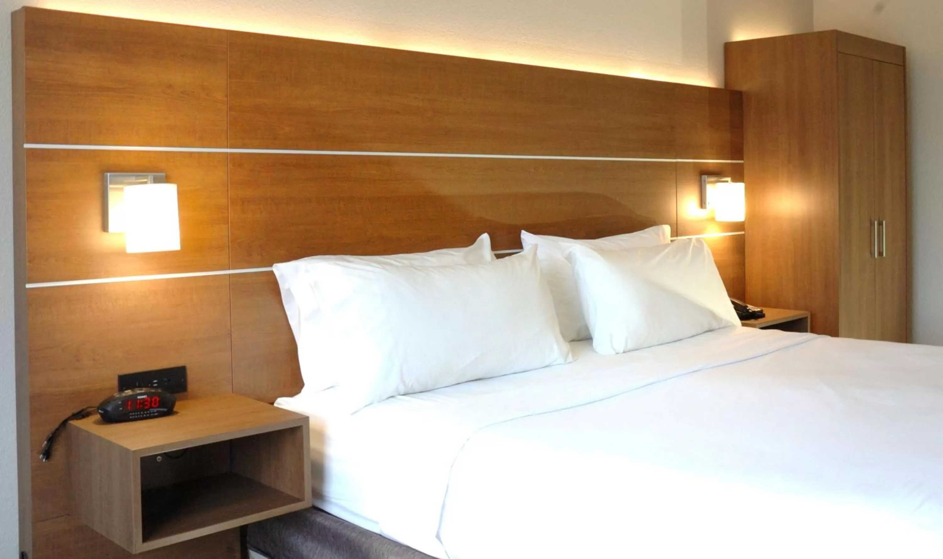 Photo of the whole room, Bed in Holiday Inn Express Hotel & Suites Goshen by IHG