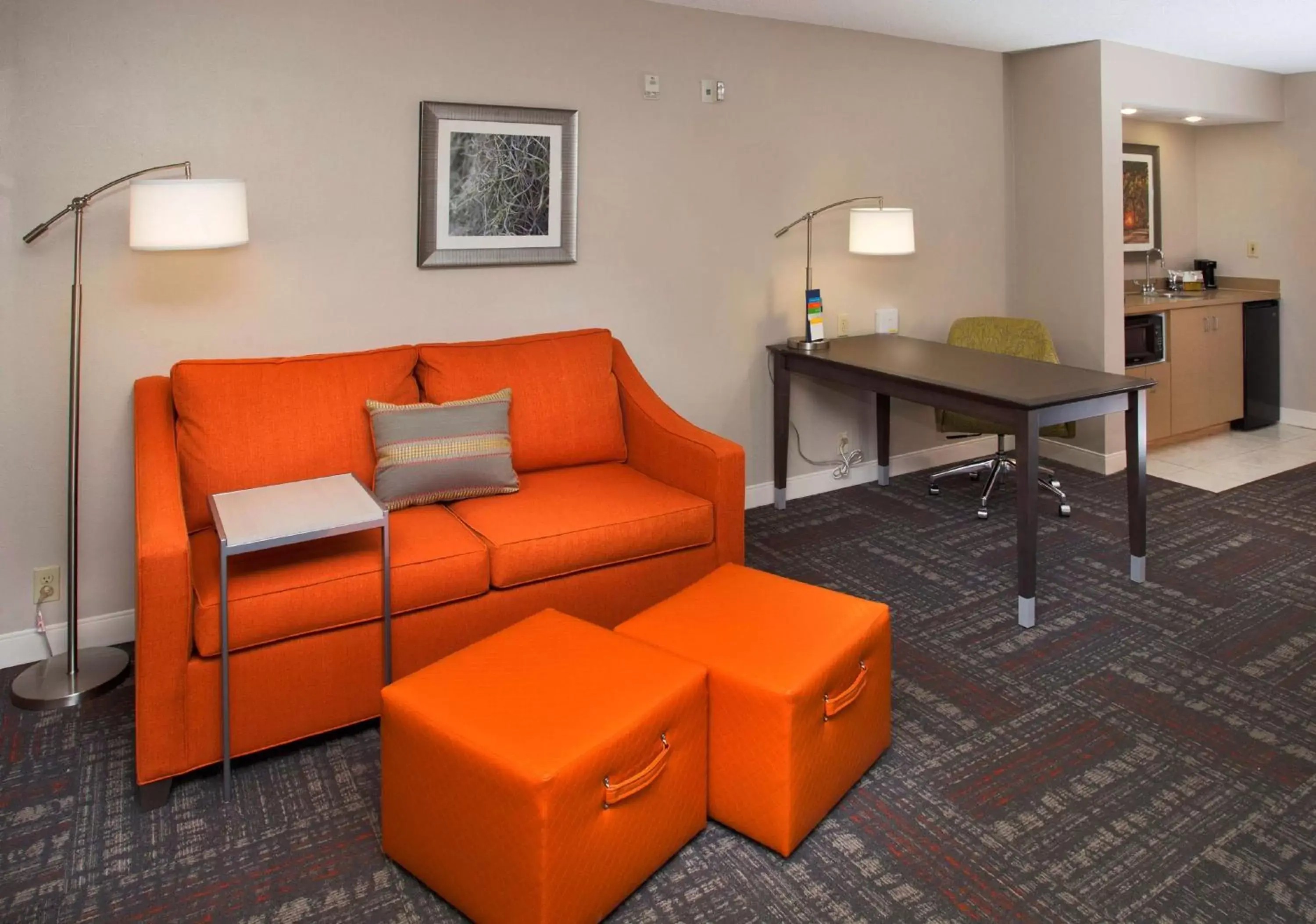 Bed, Seating Area in Hampton Inn & Suites Valdosta/Conference Center