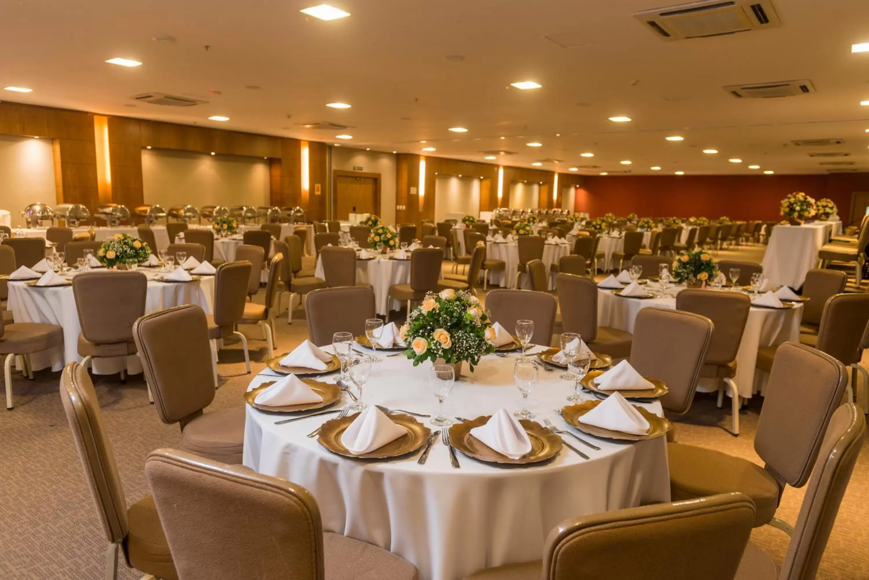 Meeting/conference room, Restaurant/Places to Eat in Hotel Luzeiros São Luis