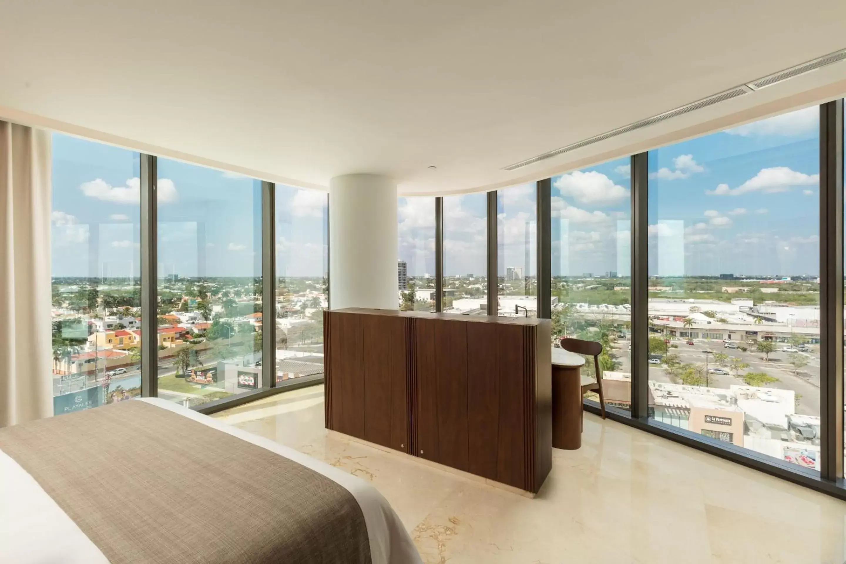 Photo of the whole room, City View in Camino Real Mérida