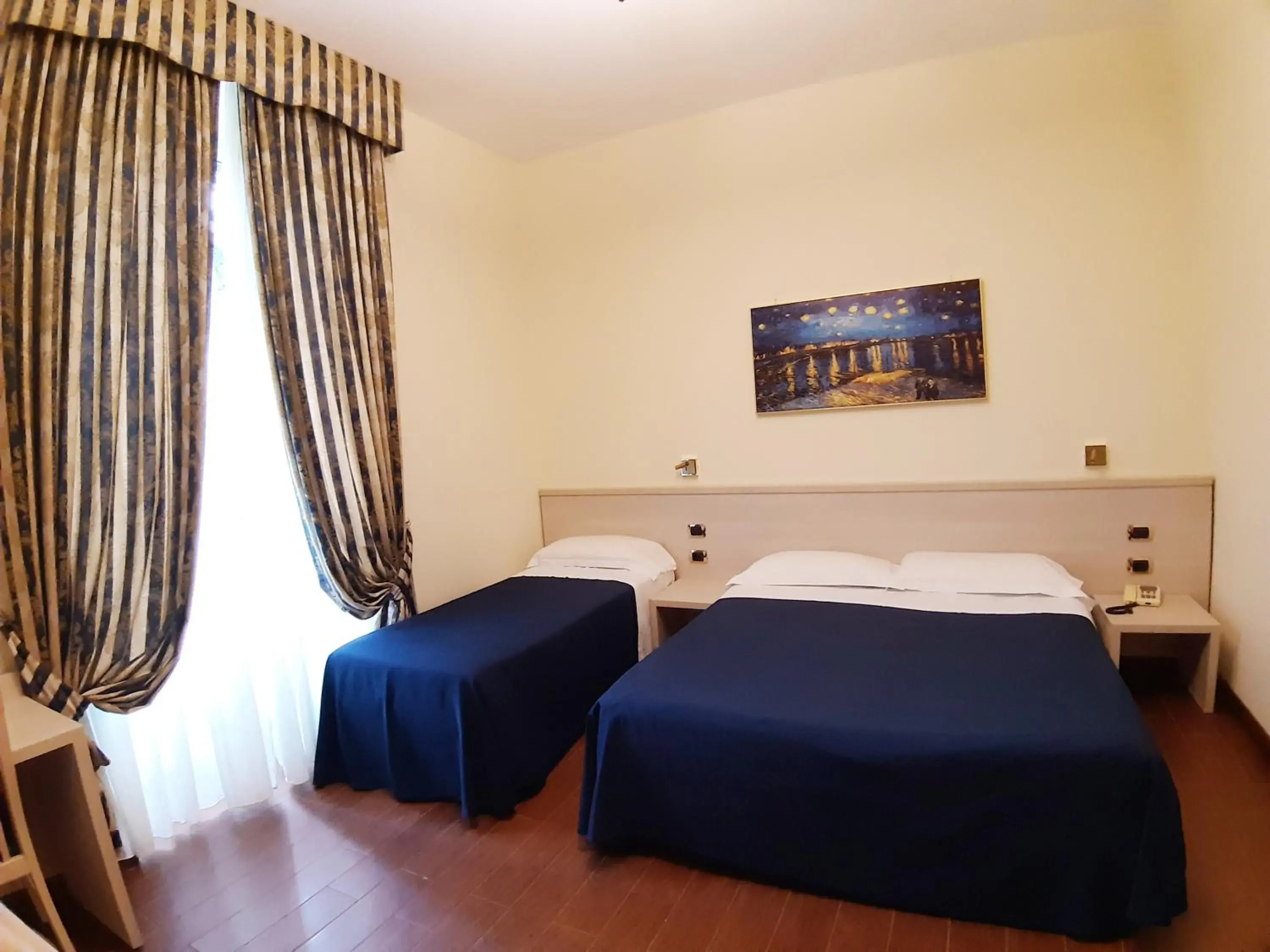 Bedroom, Bed in Hotel Mariano Bedroom, Bed in Hotel Mariano