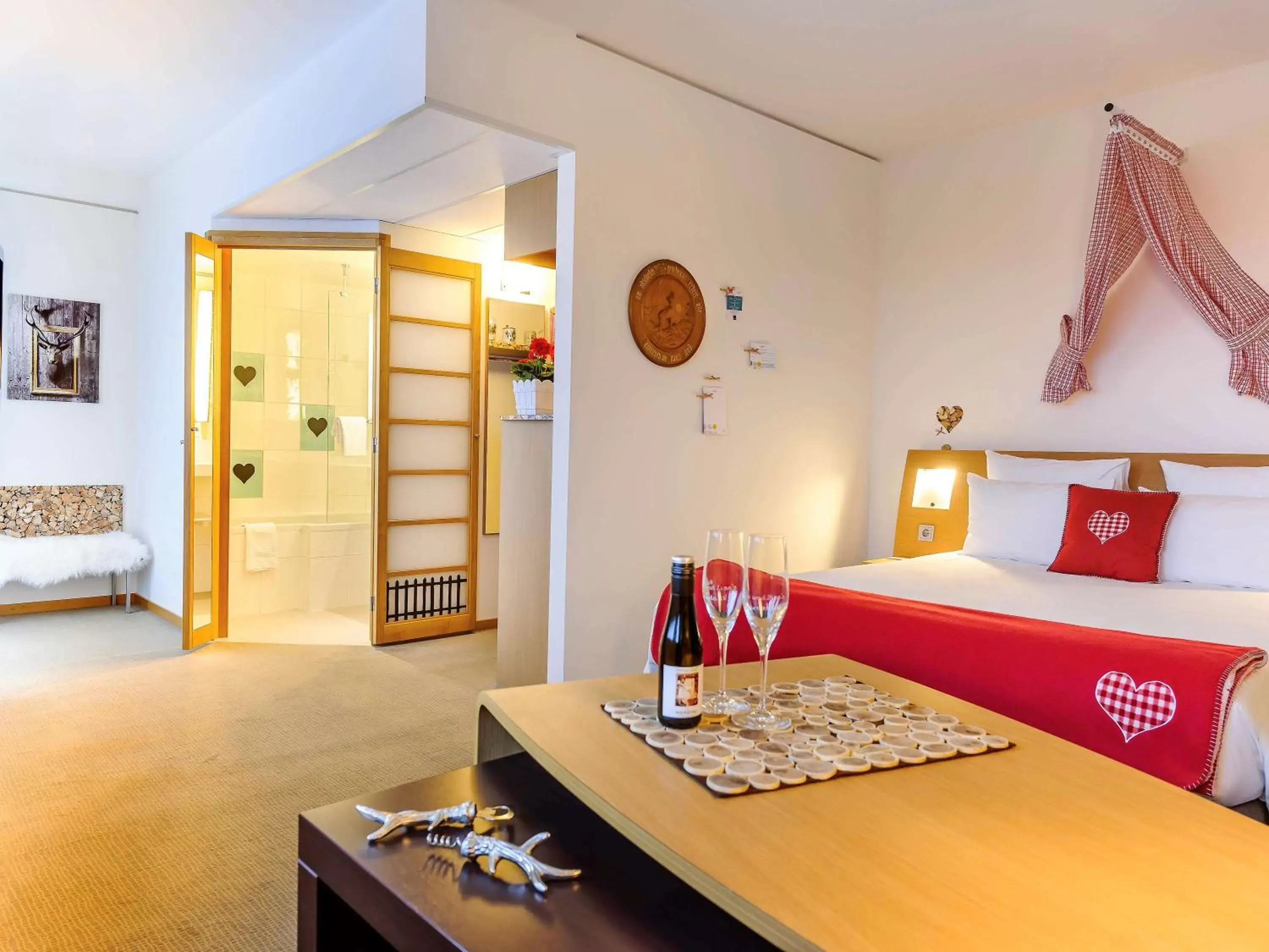 Photo of the whole room, Bed in Novotel München Airport