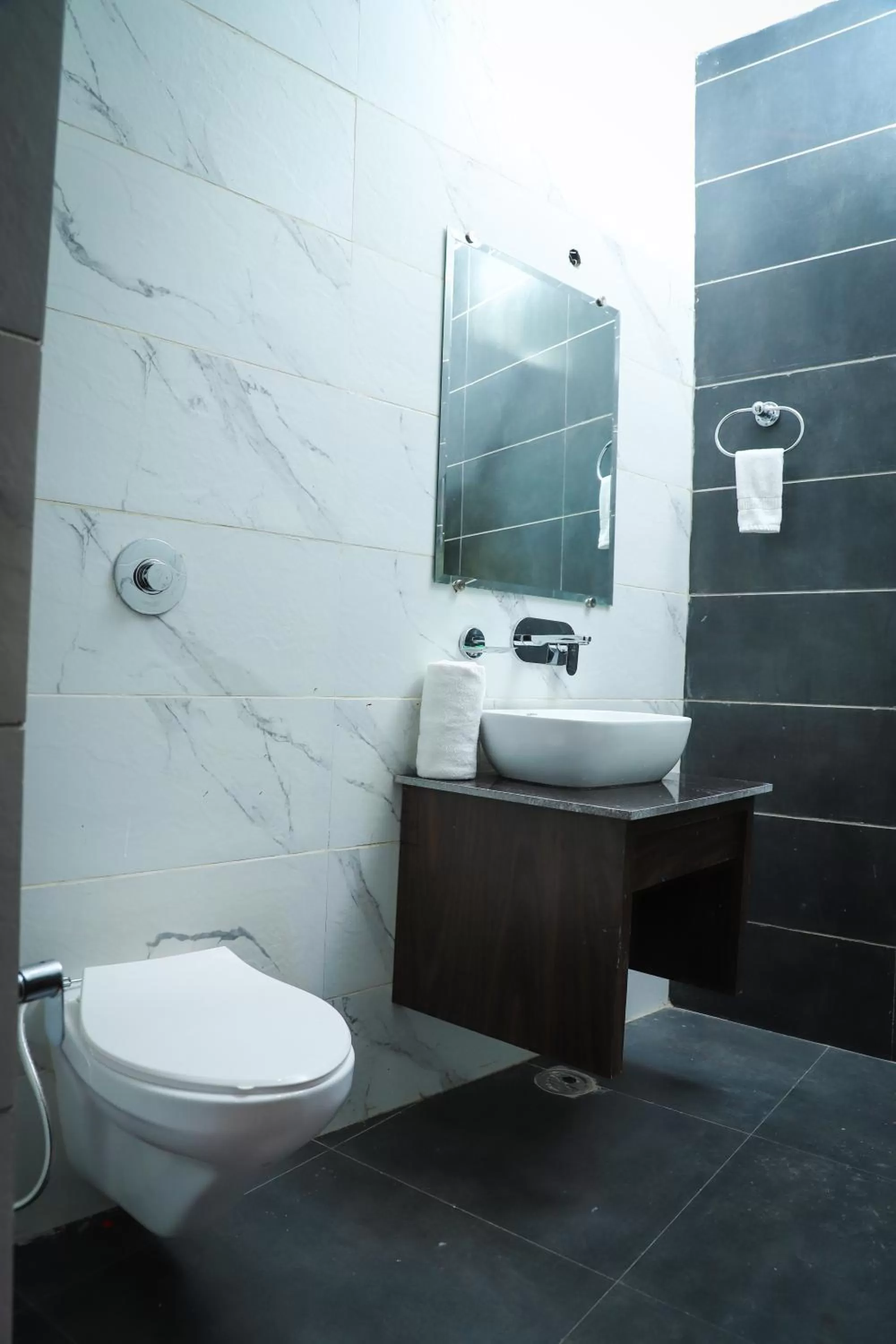 Shower in Hotel Dream Town By Cozy Hotels & Resorts