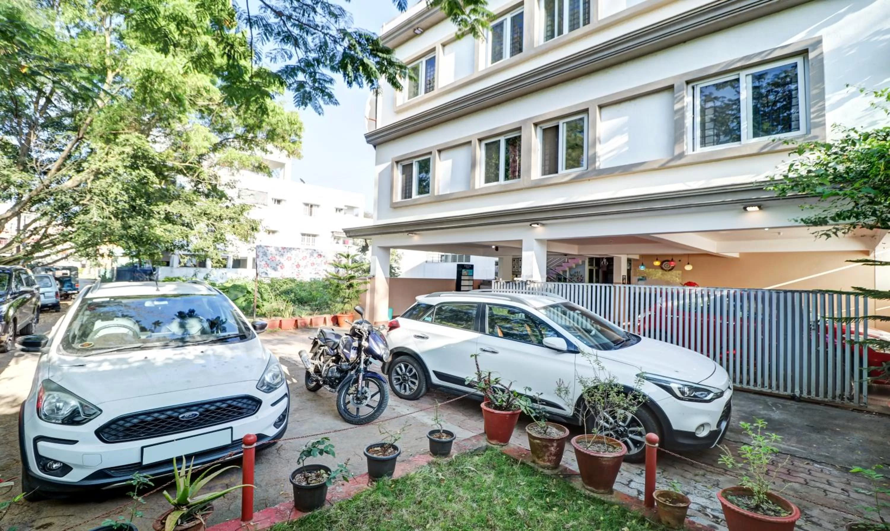 Property Building in Itsy By Treebo - Colors Stay