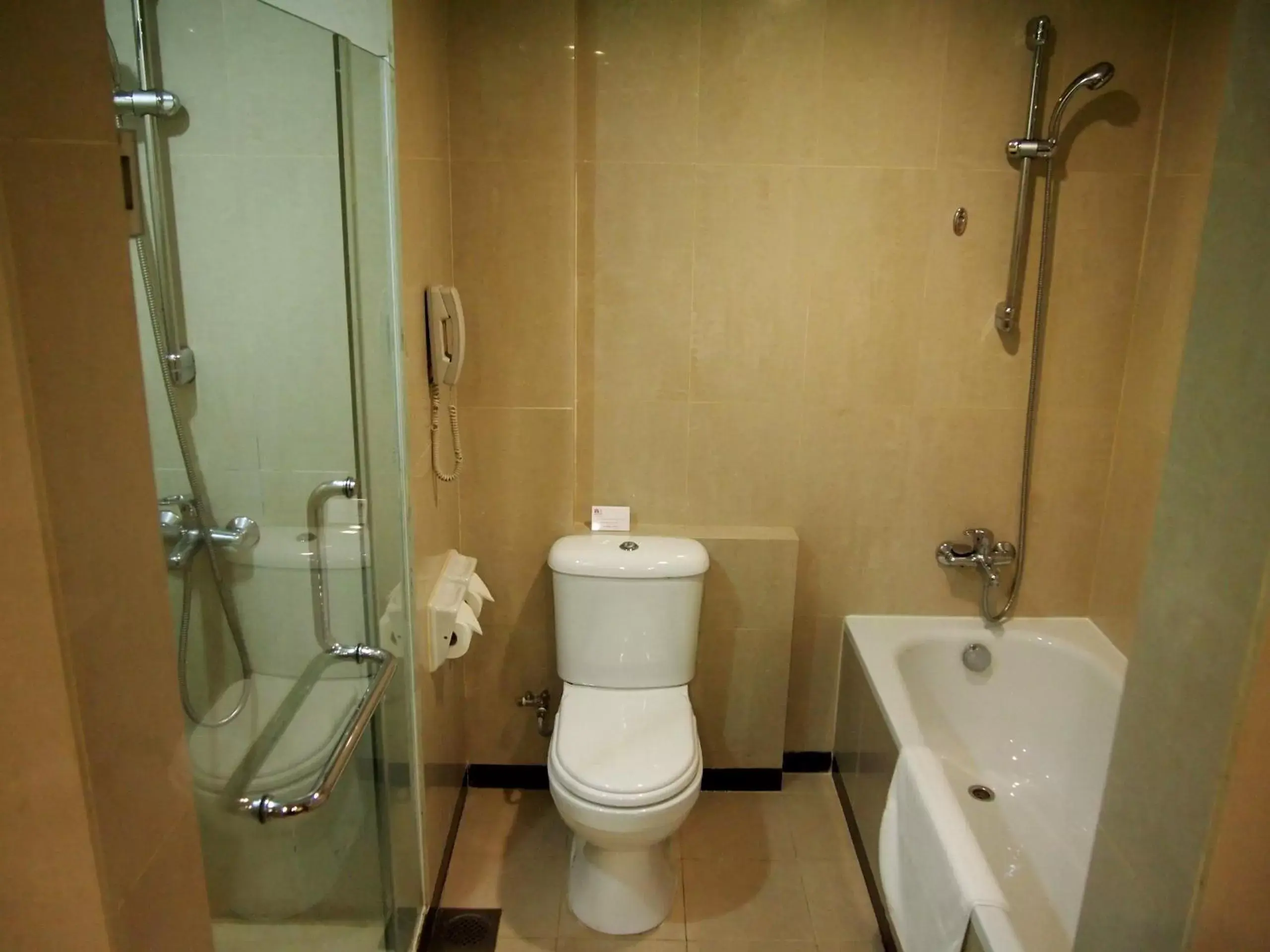 Bathroom in Hotel Royal