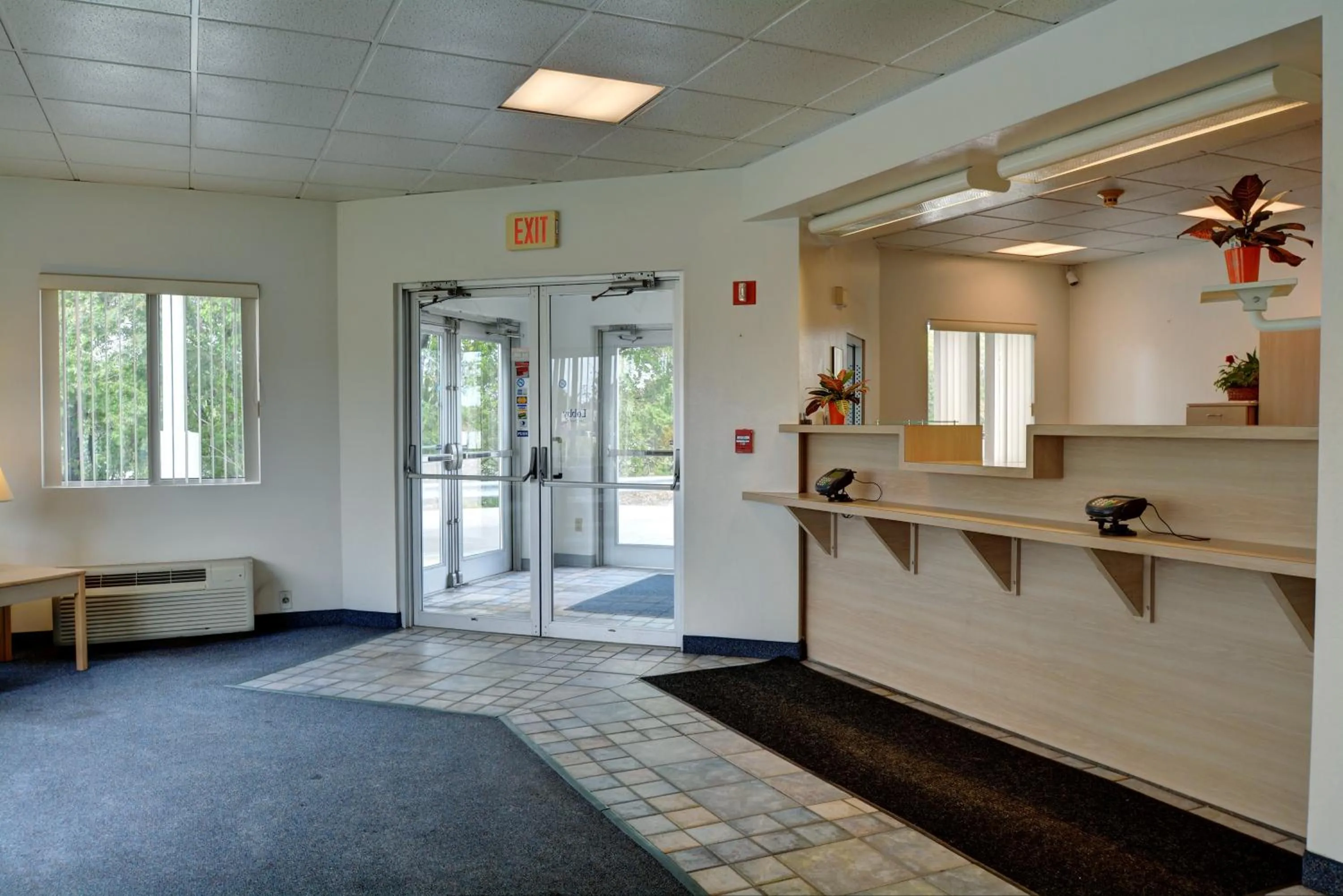 Lobby or reception in Motel 6-Warwick, RI - Providence Airport - I-95