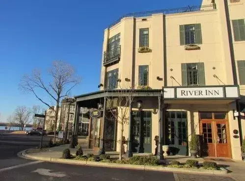 Facade/entrance, Property Building in River Inn Of Harbor Town