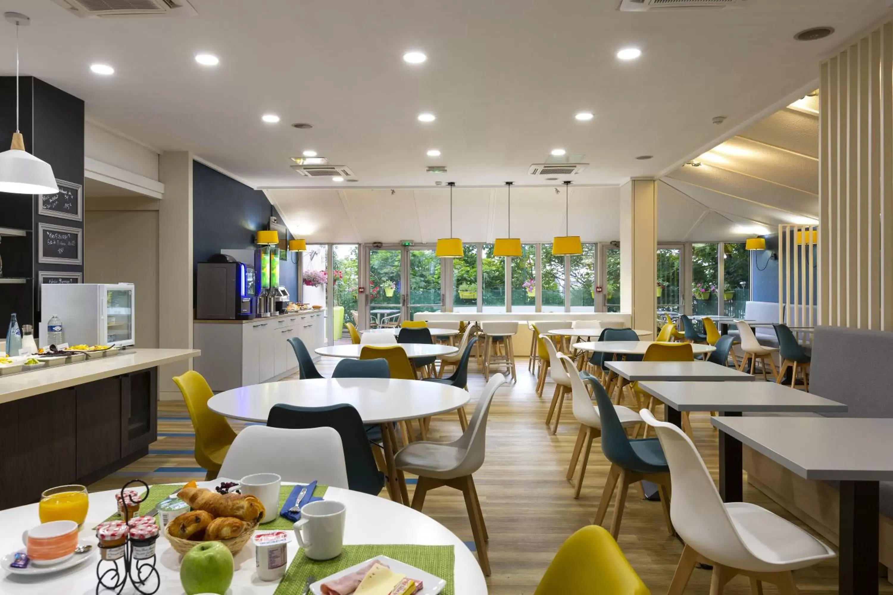 Breakfast, Restaurant/Places to Eat in Comfort Hotel Paris Porte d'Ivry