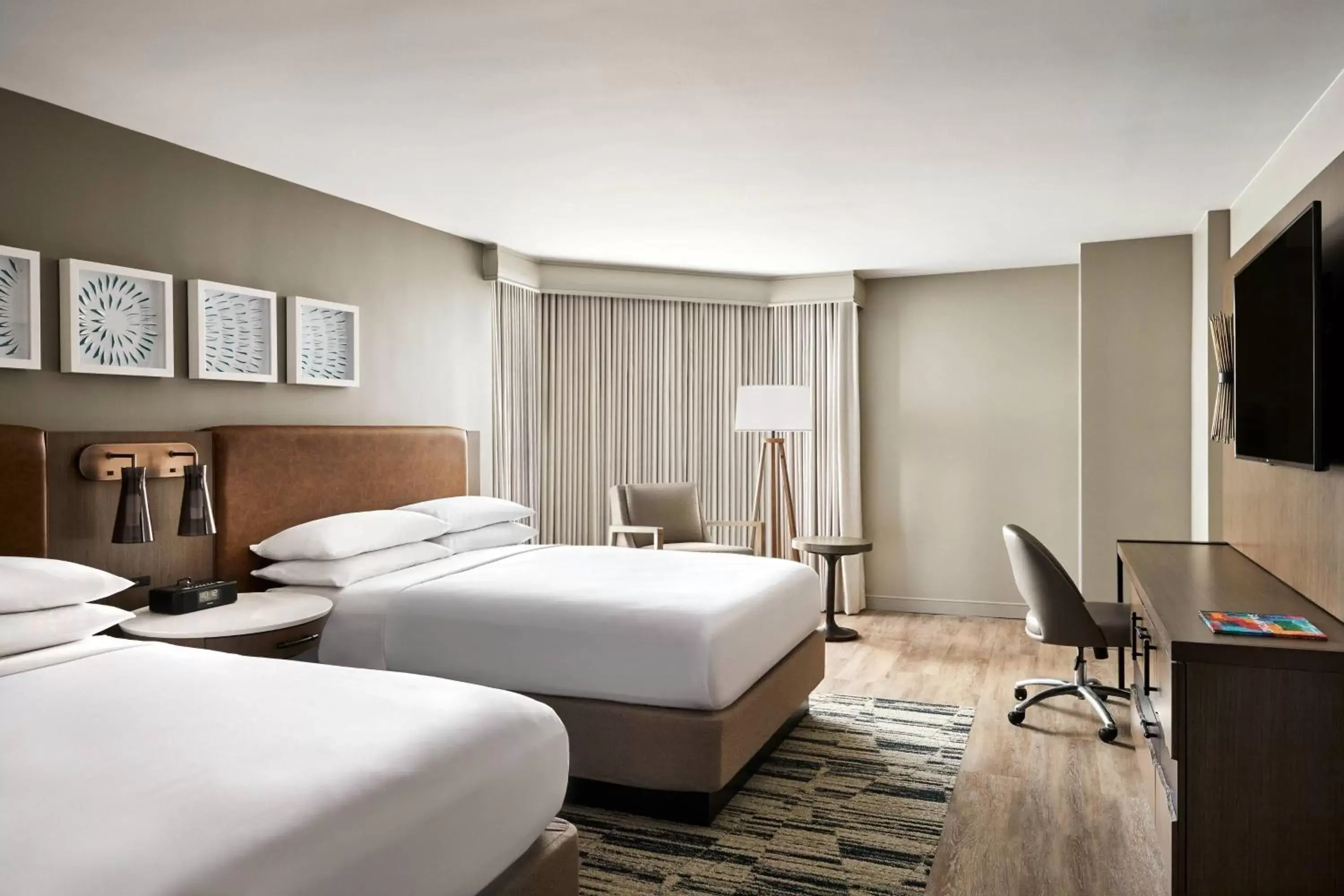 Photo of the whole room, Bed in San Antonio Marriott Rivercenter on the River Walk