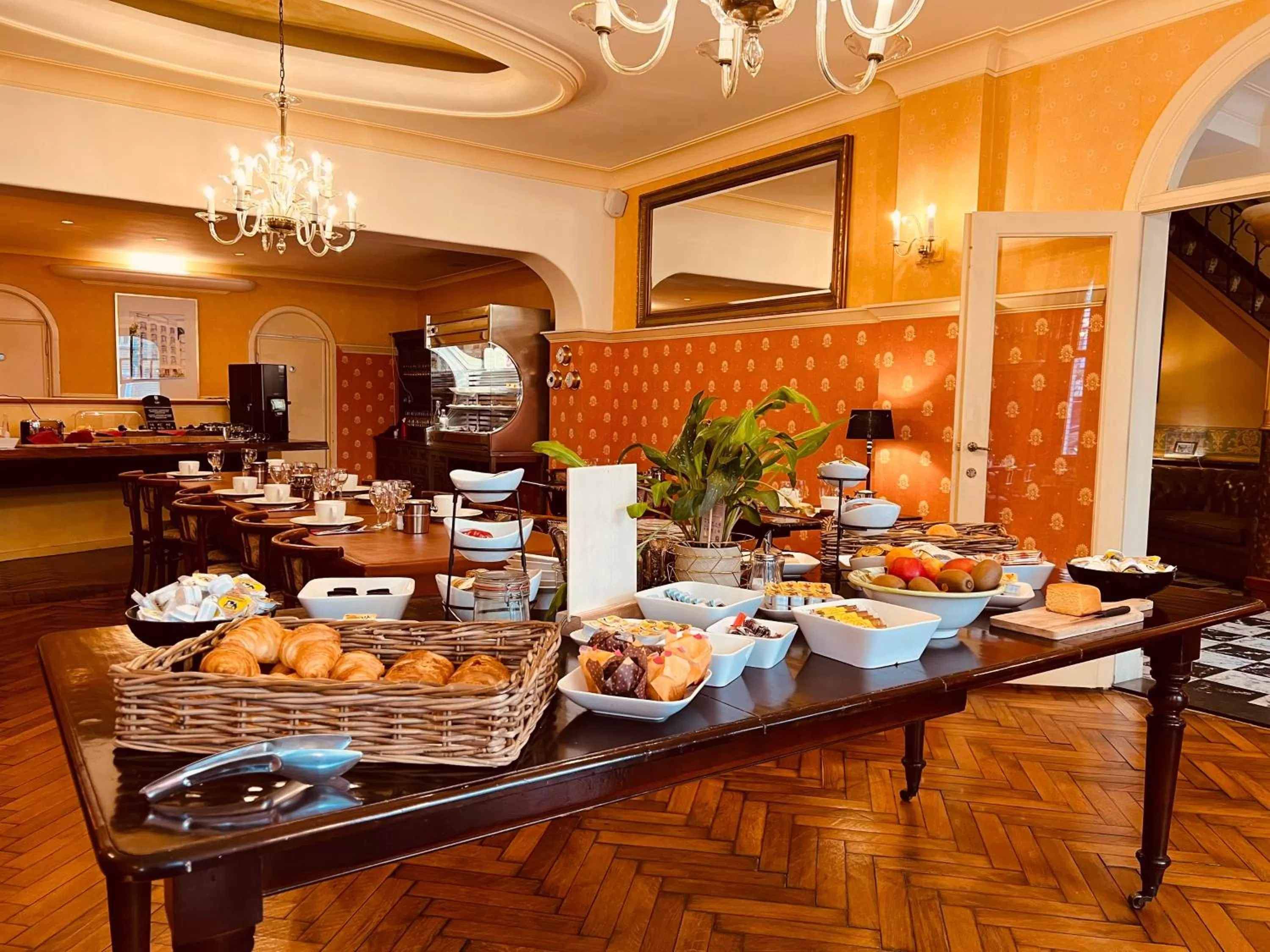 Breakfast in Avenue Hotel by F-Hotels