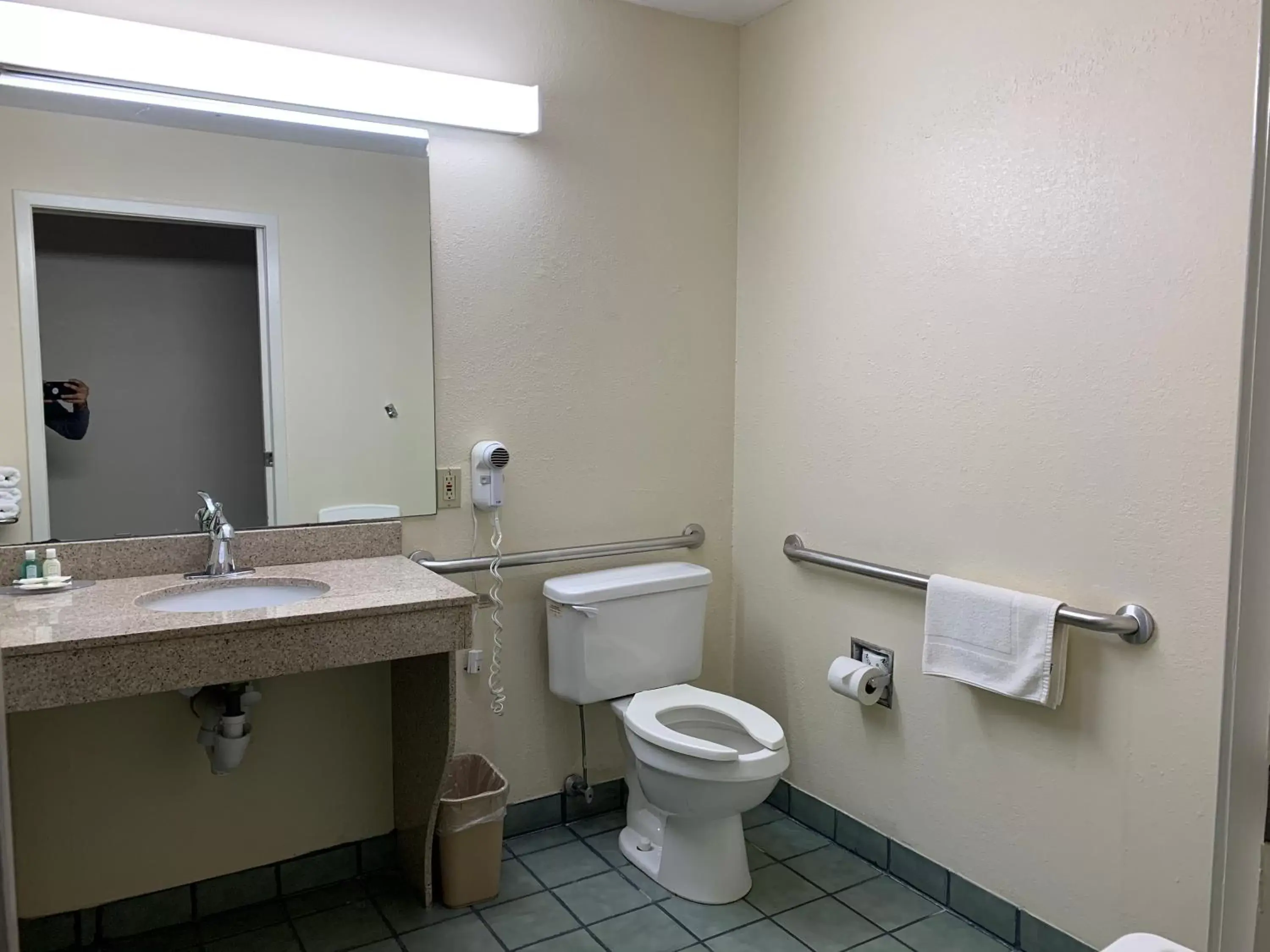 Bathroom in Quality Inn Montgomery South