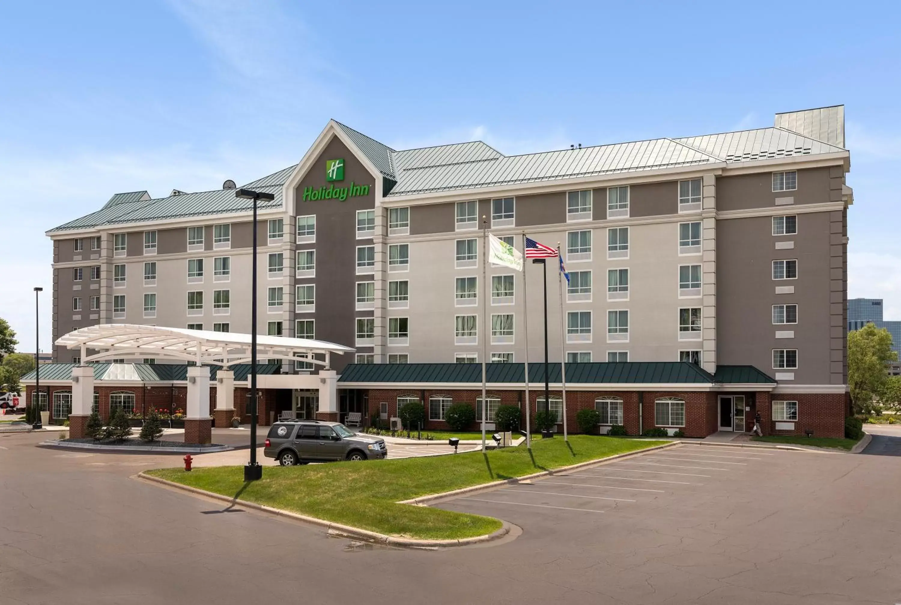 Property Building in Holiday Inn - Bloomington W MSP Airport Area, an IHG Hotel