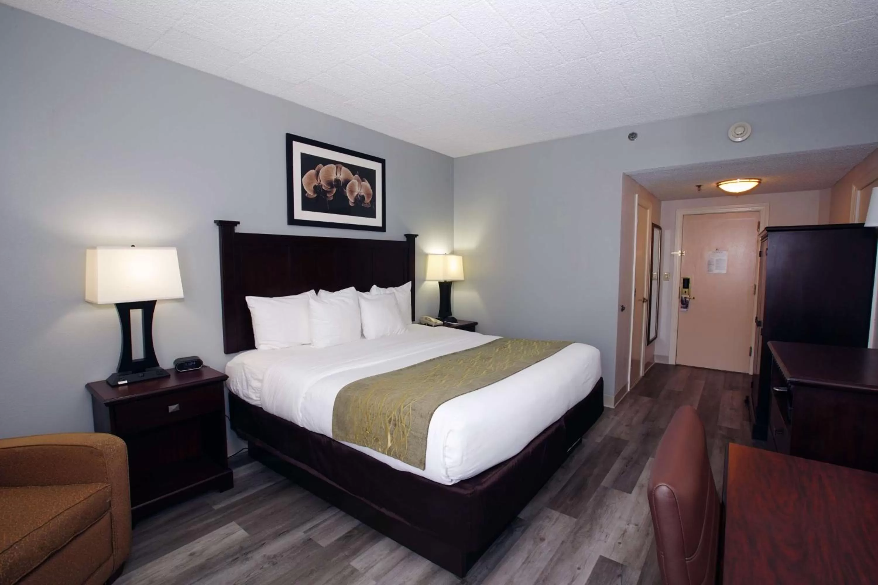 Bed in Best Western Paramus Hotel & Suites