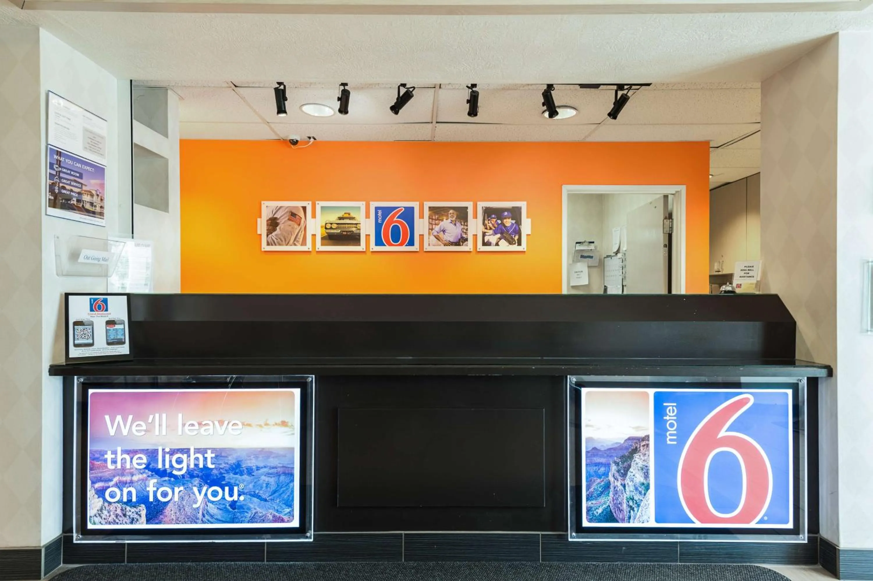 Lobby or reception in Motel 6-Cedar City, UT