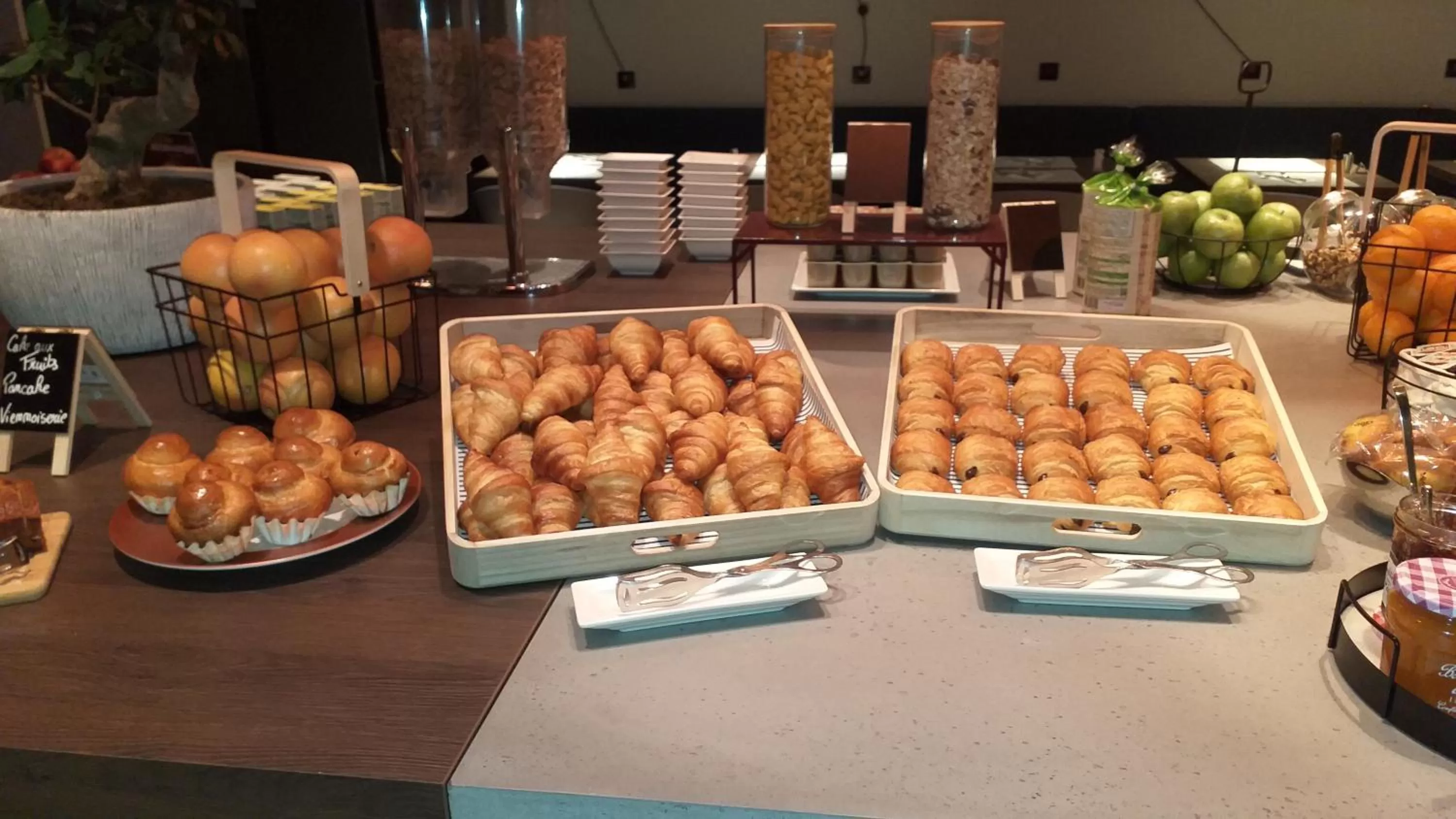 Buffet breakfast in Mercure Beauvais Centre Cathédrale