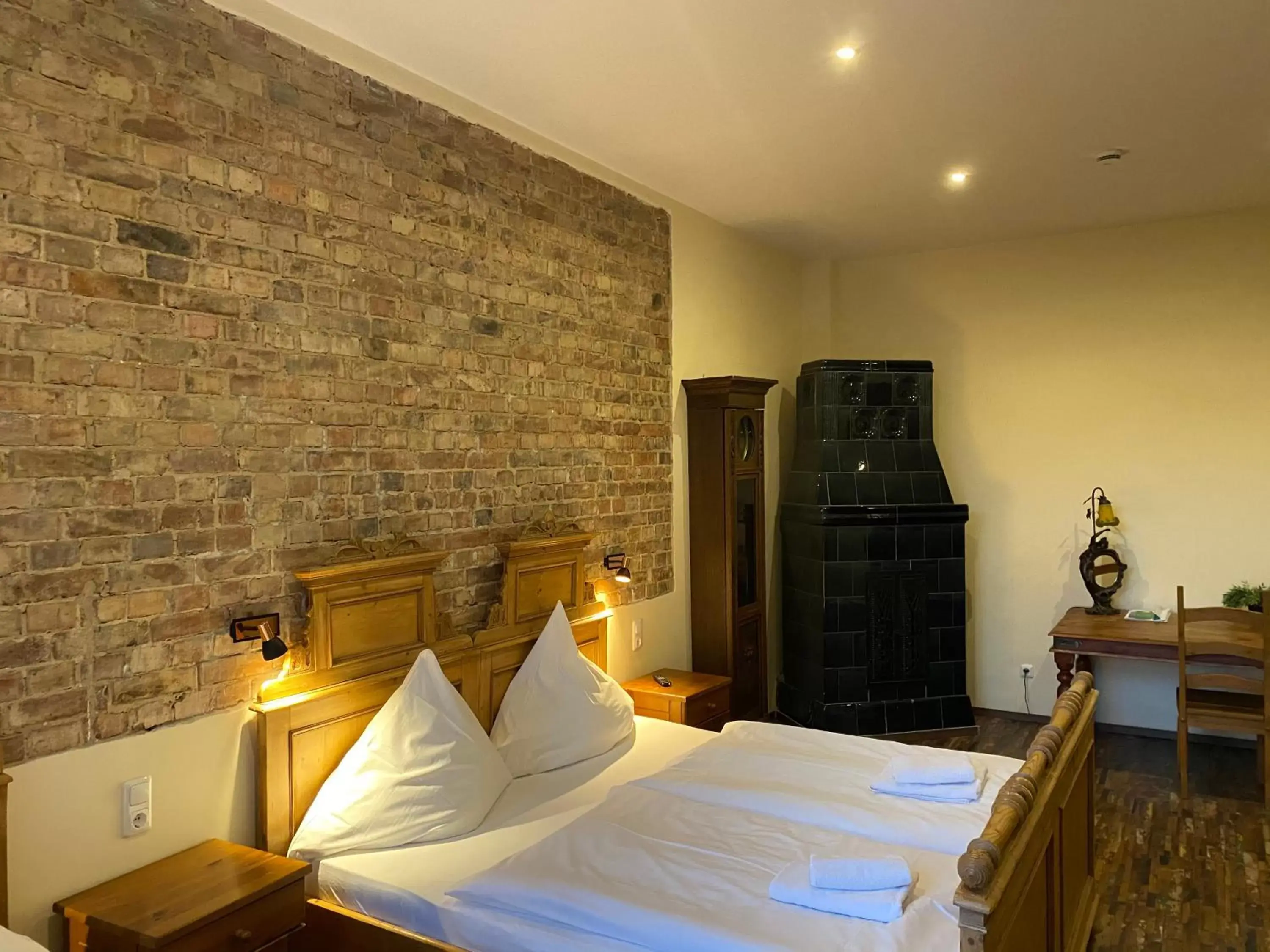 Comfort Triple Room with Shower in Avalon Bed & Breakfast Themen/- Nichtraucherhotel Comfort Triple Room with Shower in Avalon Bed & Breakfast Themen/- Nichtraucherhotel